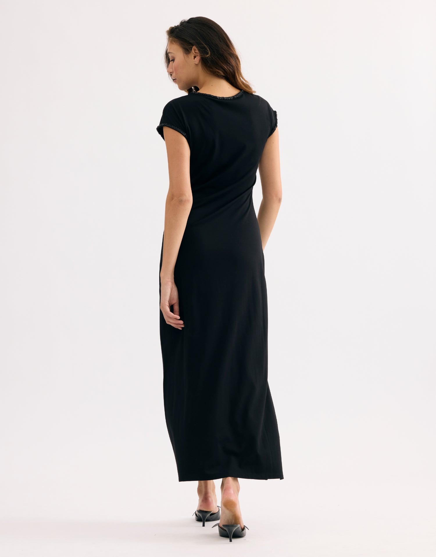 Robe longue noire détails ajourés