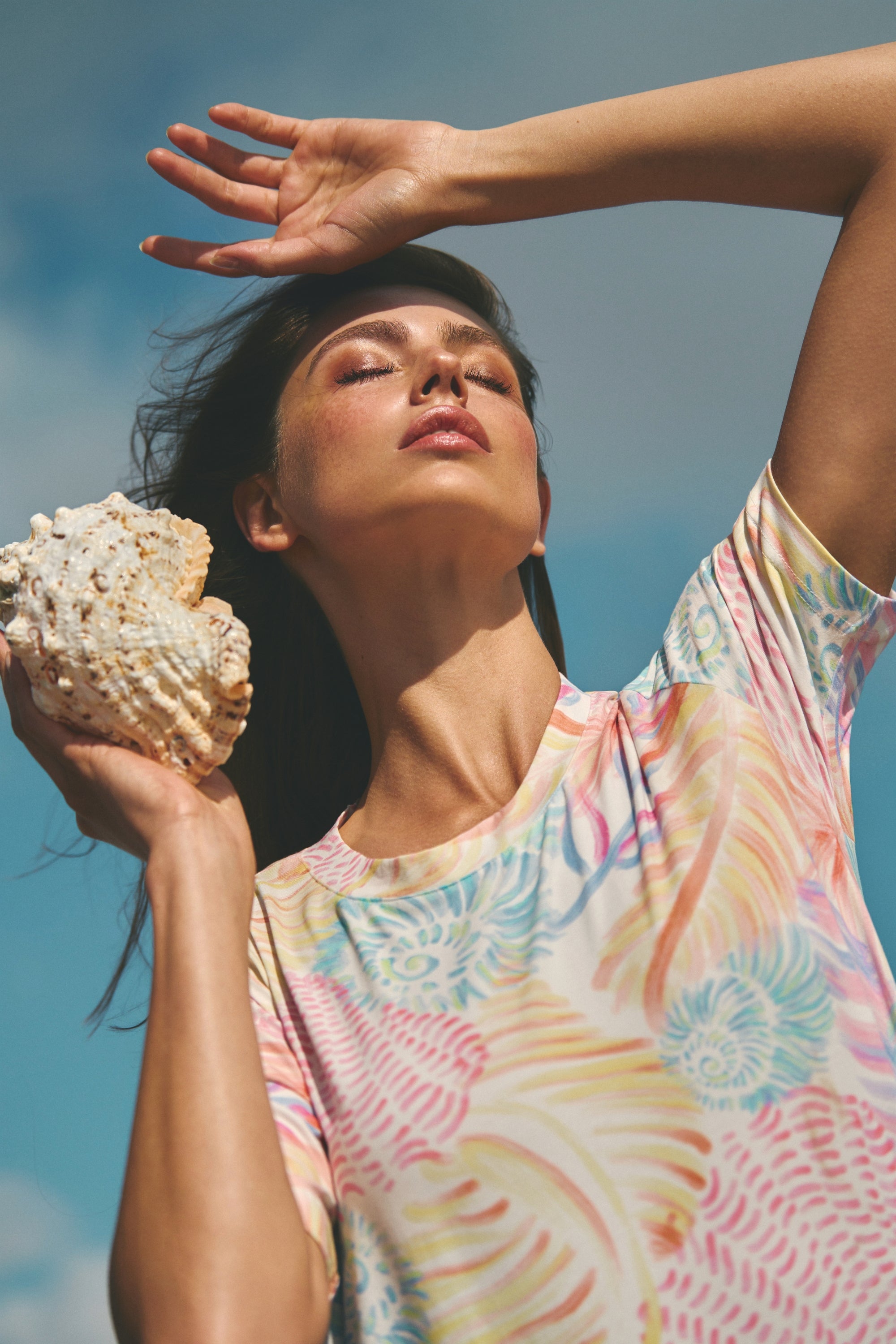 T-shirt imprimé pastel col V