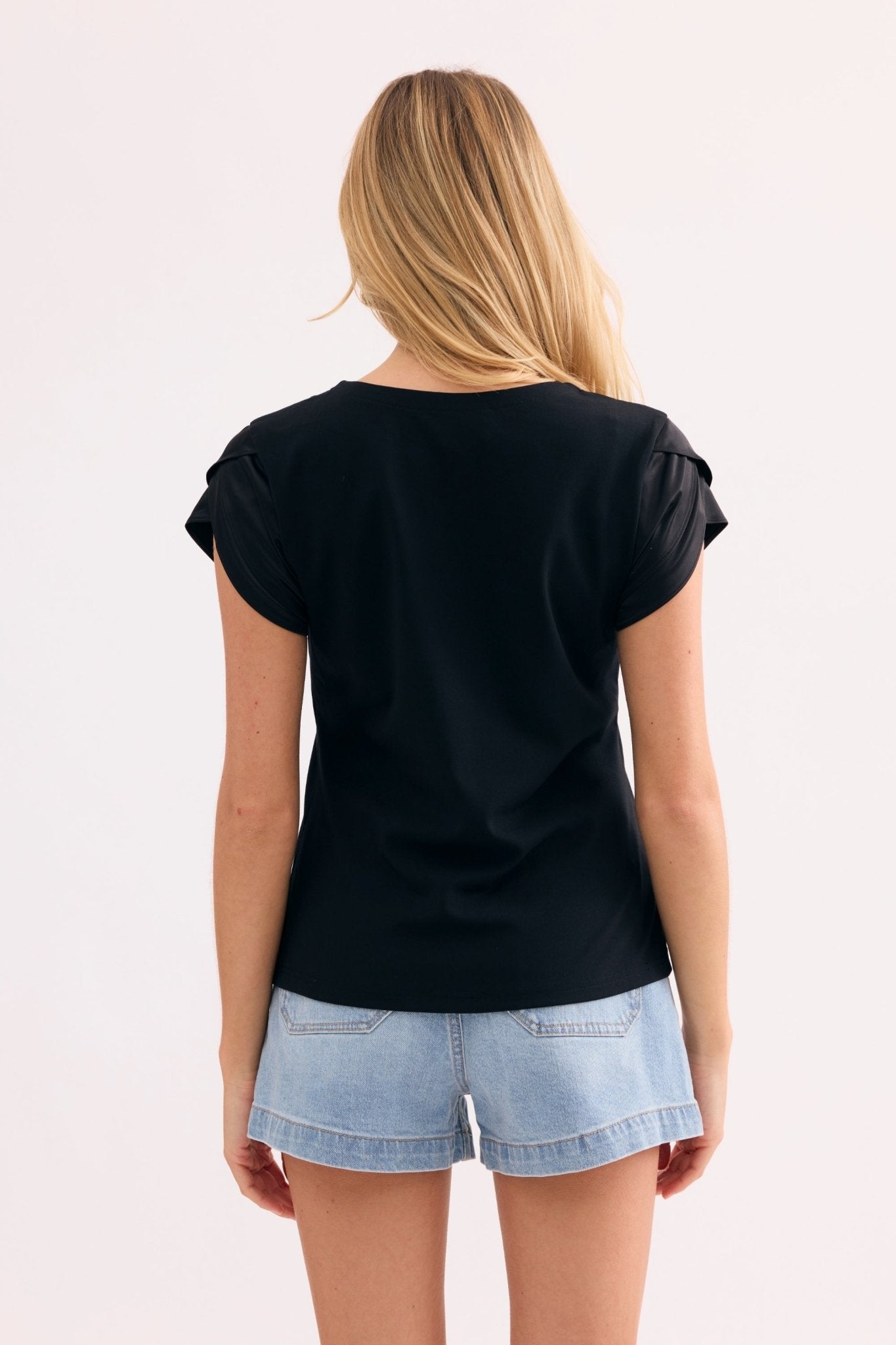 T-shirt col ajouré élégant noir