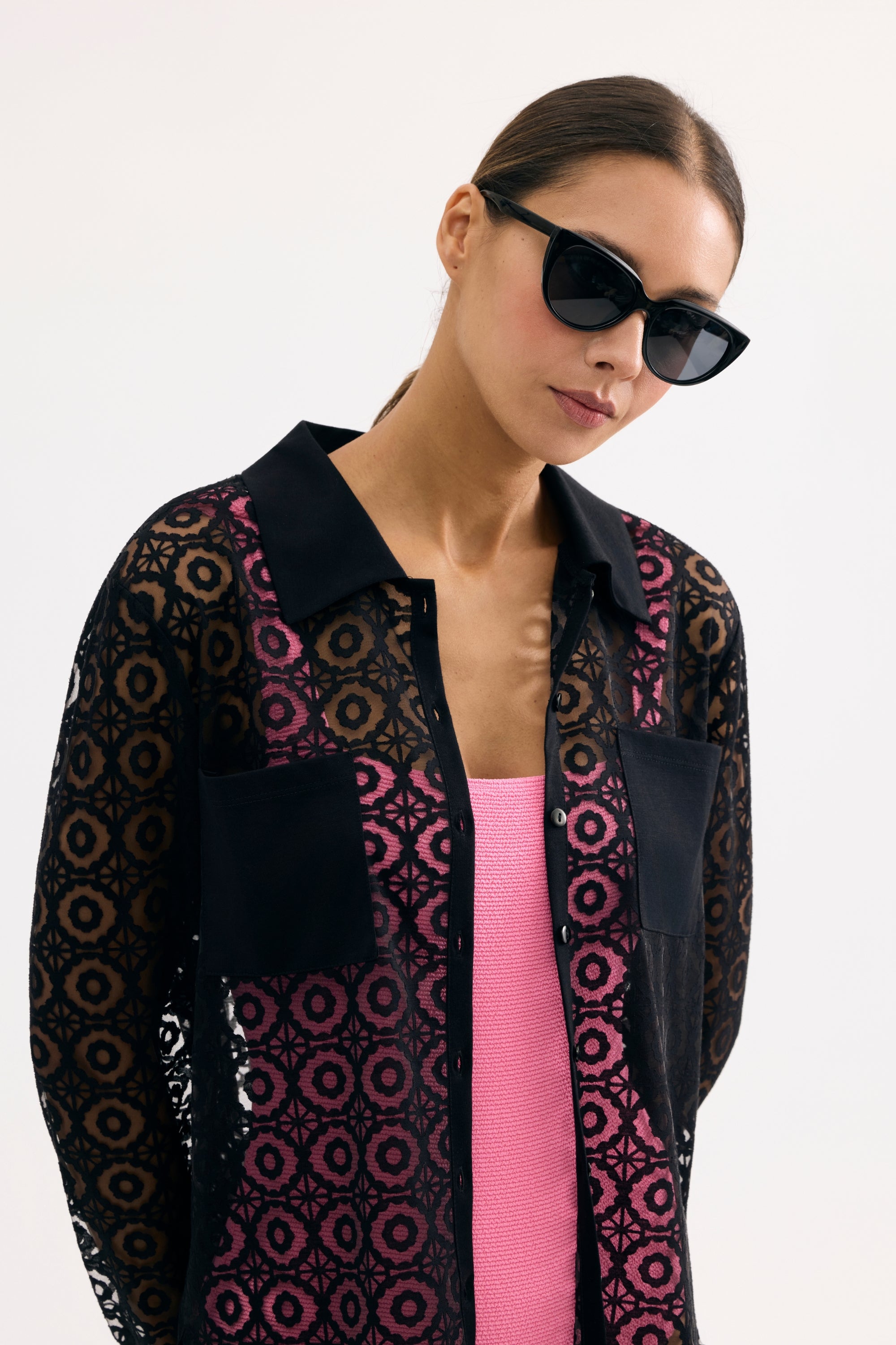 Chemise en dentelle ajourée noire