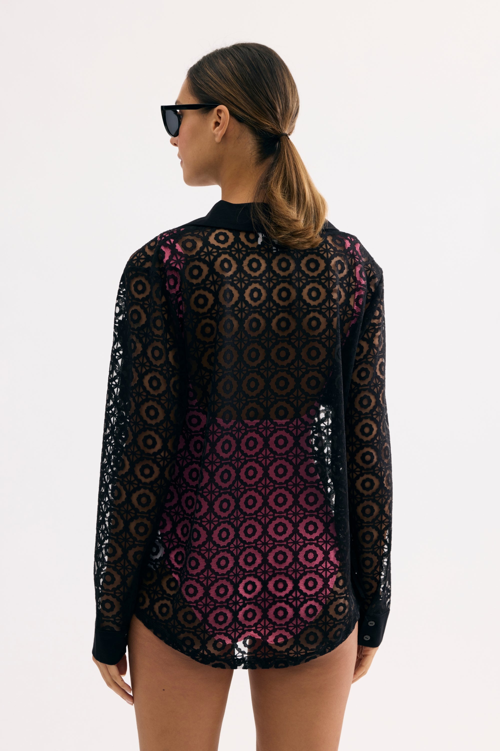 Chemise en dentelle ajourée noire