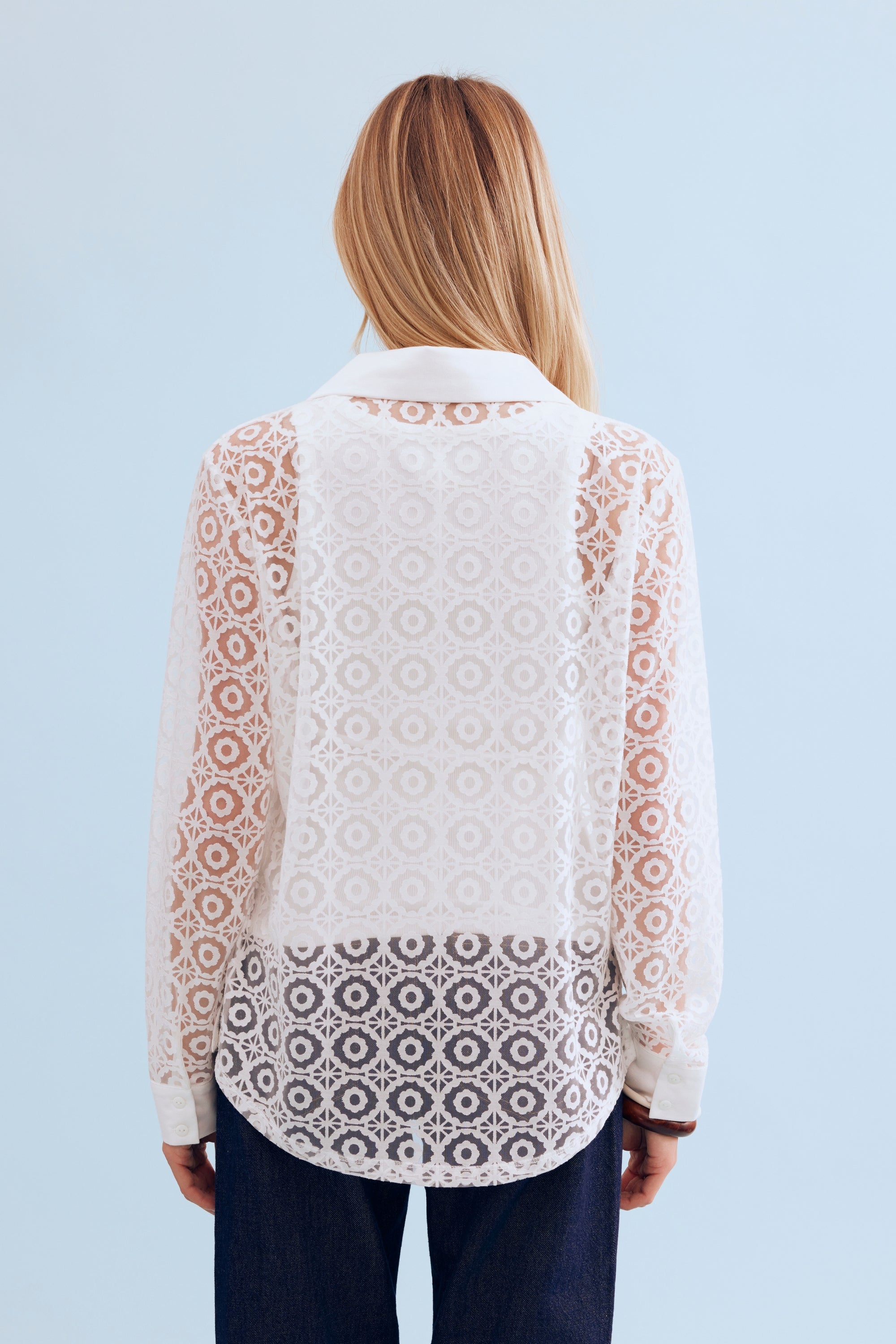 Chemise en dentelle ajourée blanche