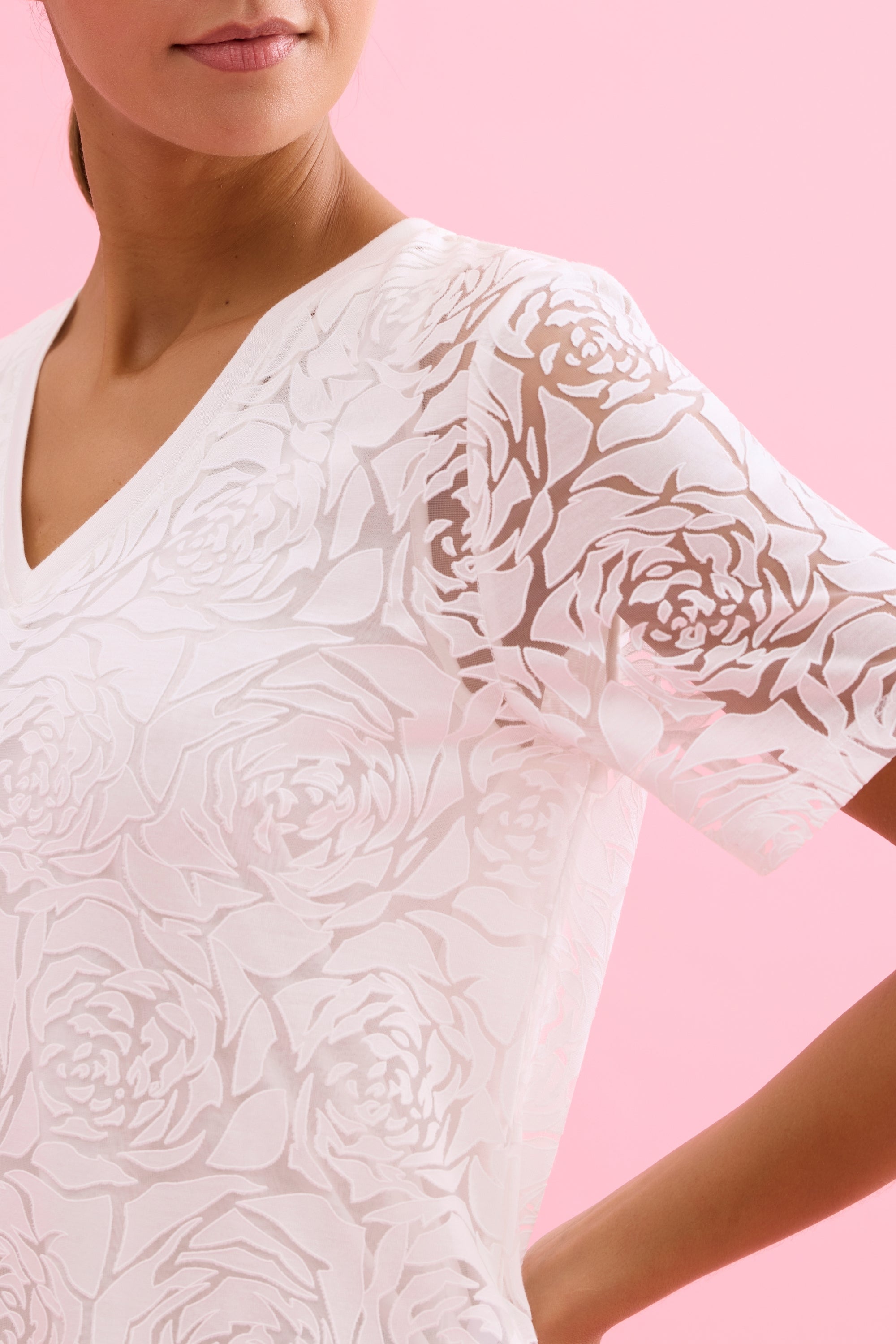 T-shirt dévoré motif roses