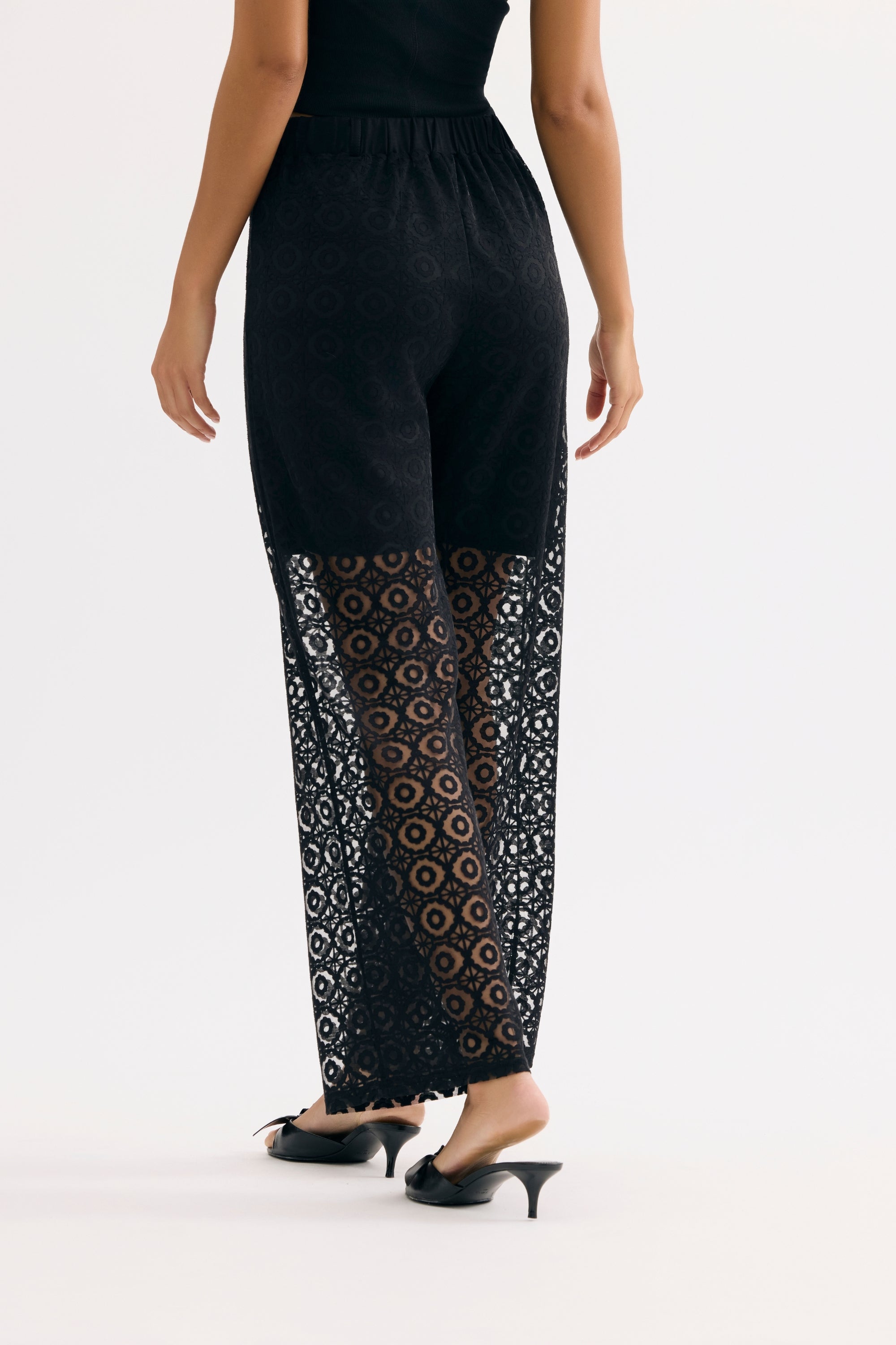 Pantalon en dentelle ajourée noir