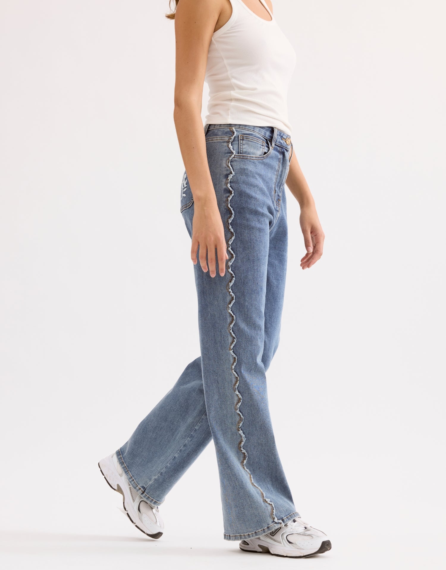 Jean droit détail ondulé bleu