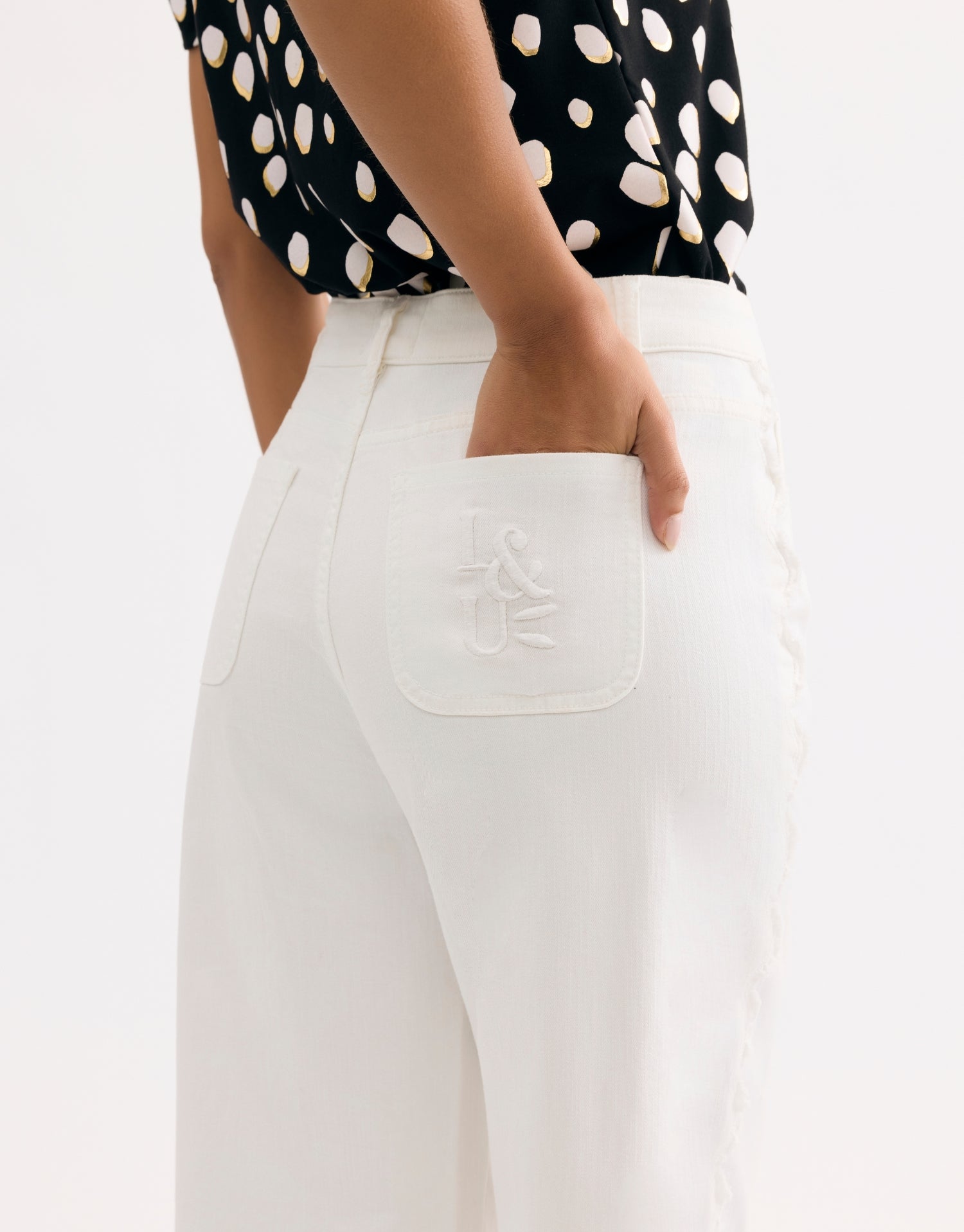 Jean droit détail ondulé blanc