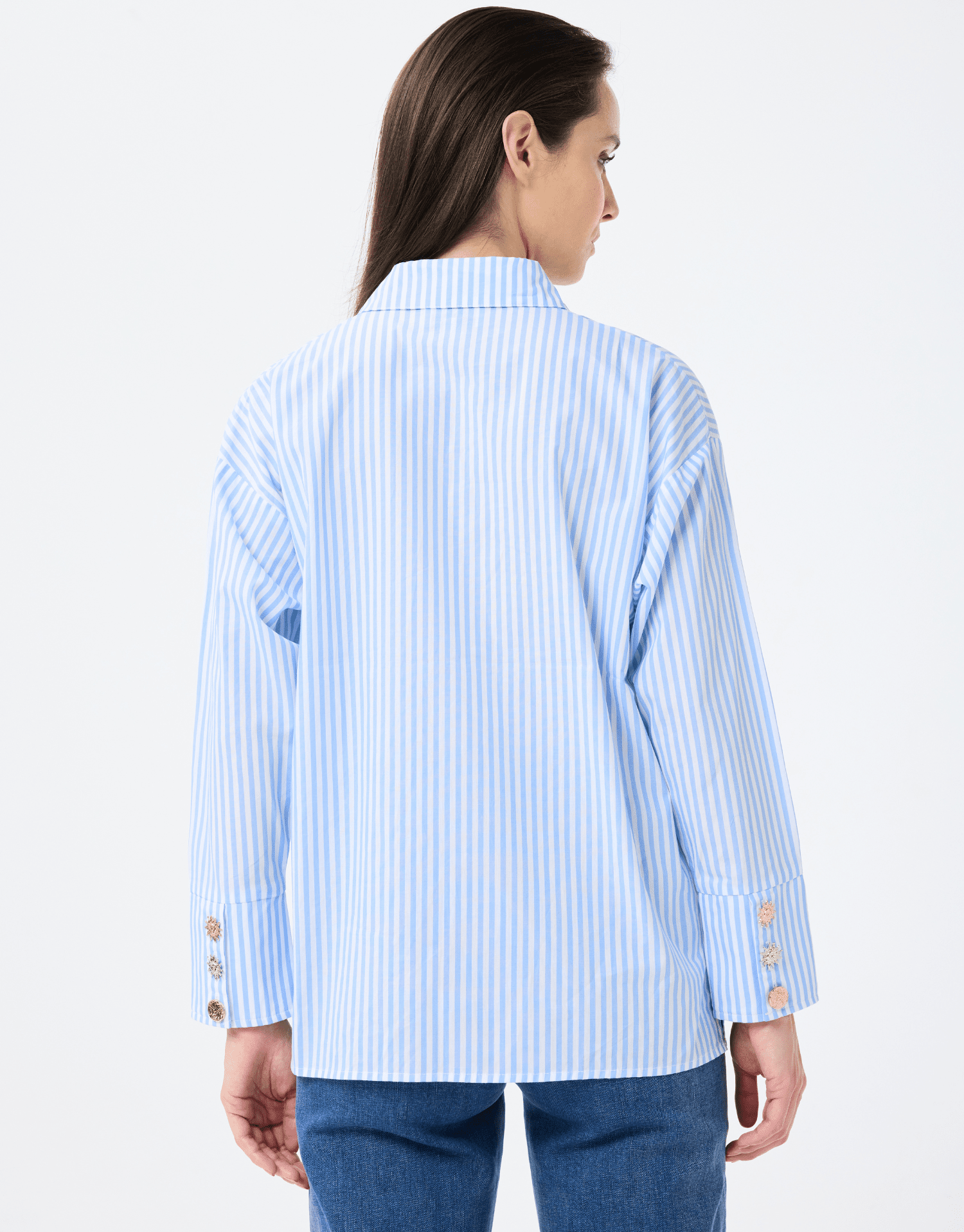 chemise en 100% coton bleu à rayures, coupe élégante et intemporelle, boutons dorés en forme de soleil