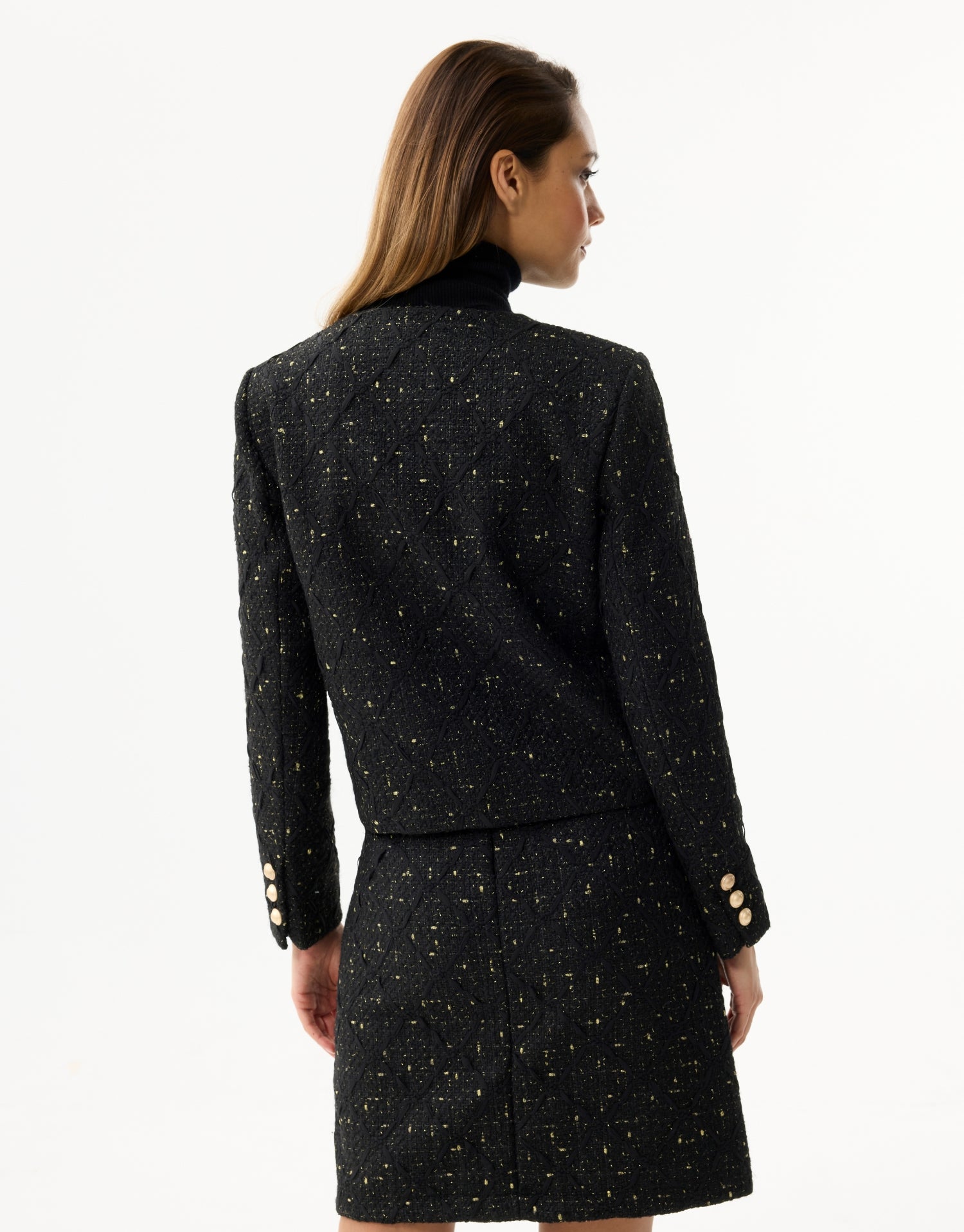 Veste courte structurée à boutons dorés