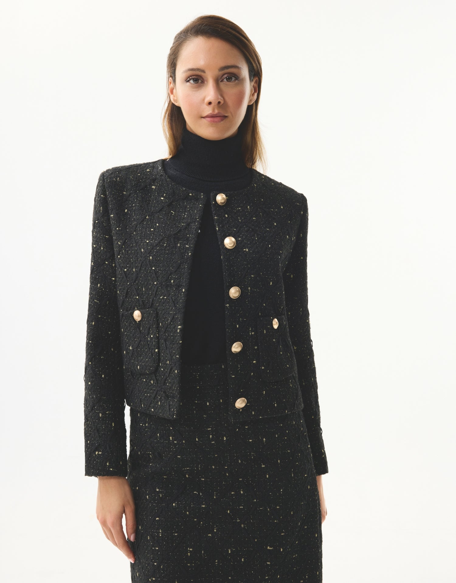 Veste courte structurée à boutons dorés