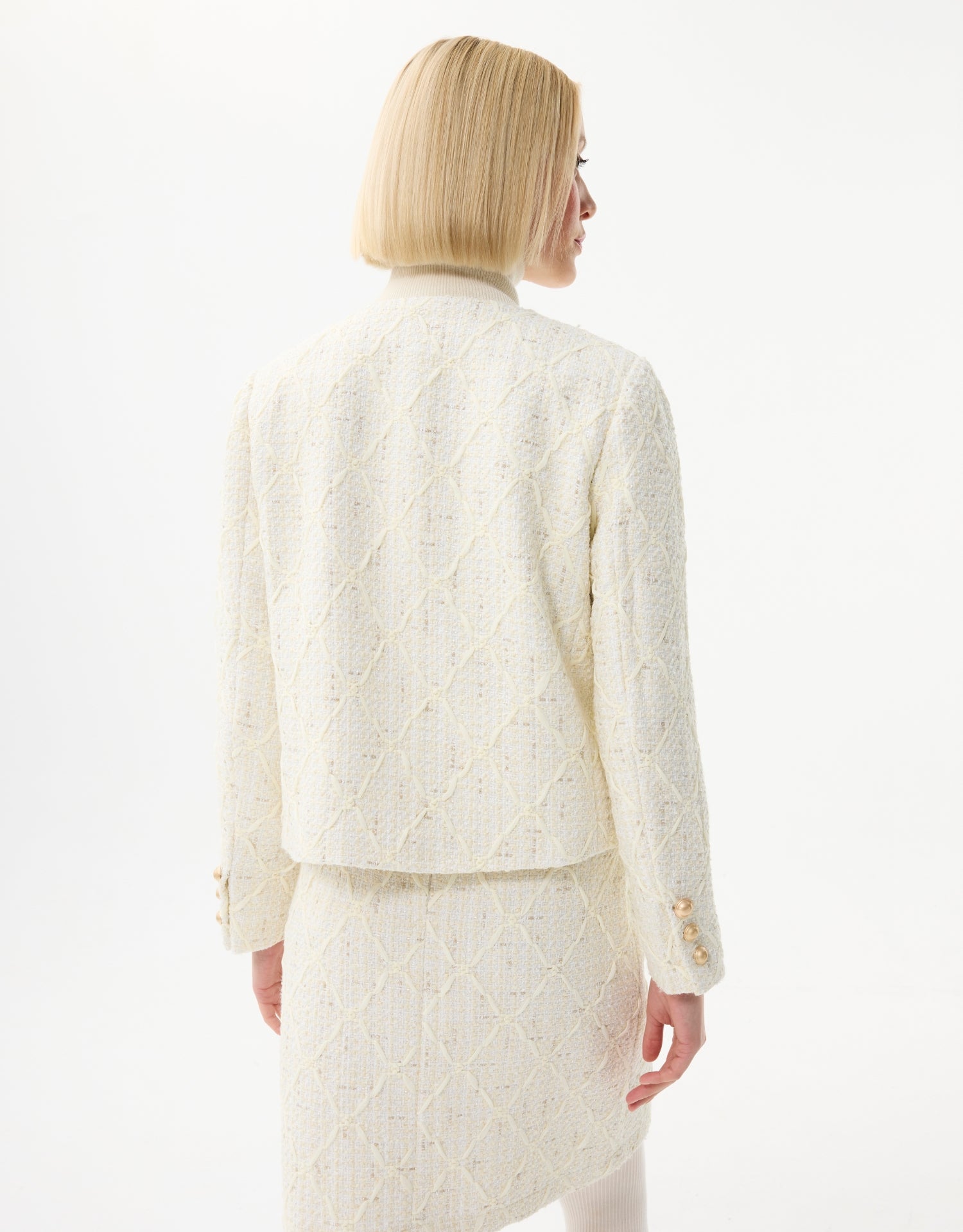 Veste courte structurée à boutons dorés
