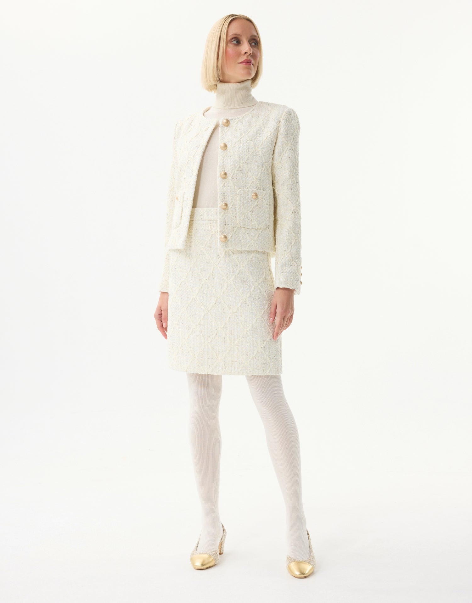 Veste courte structurée à boutons dorés