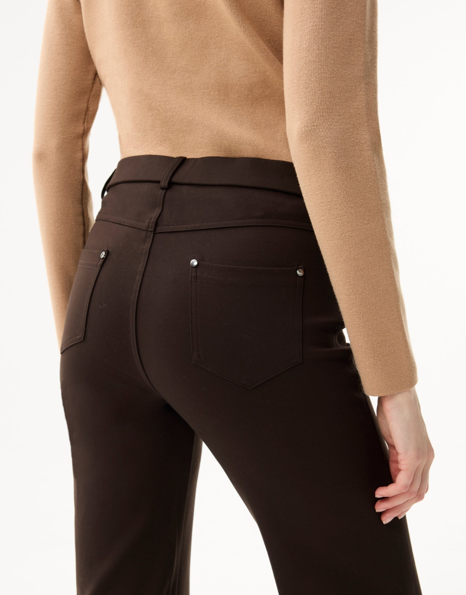 Pantalon droit extensible à taille mi-haute