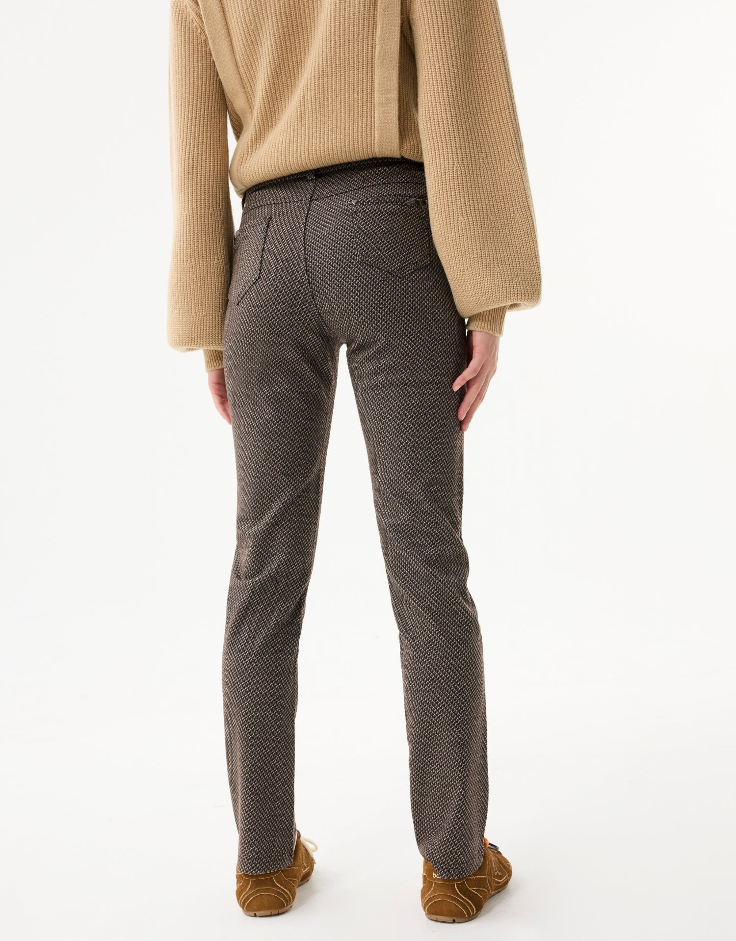 Slim pants with micro-patterns
