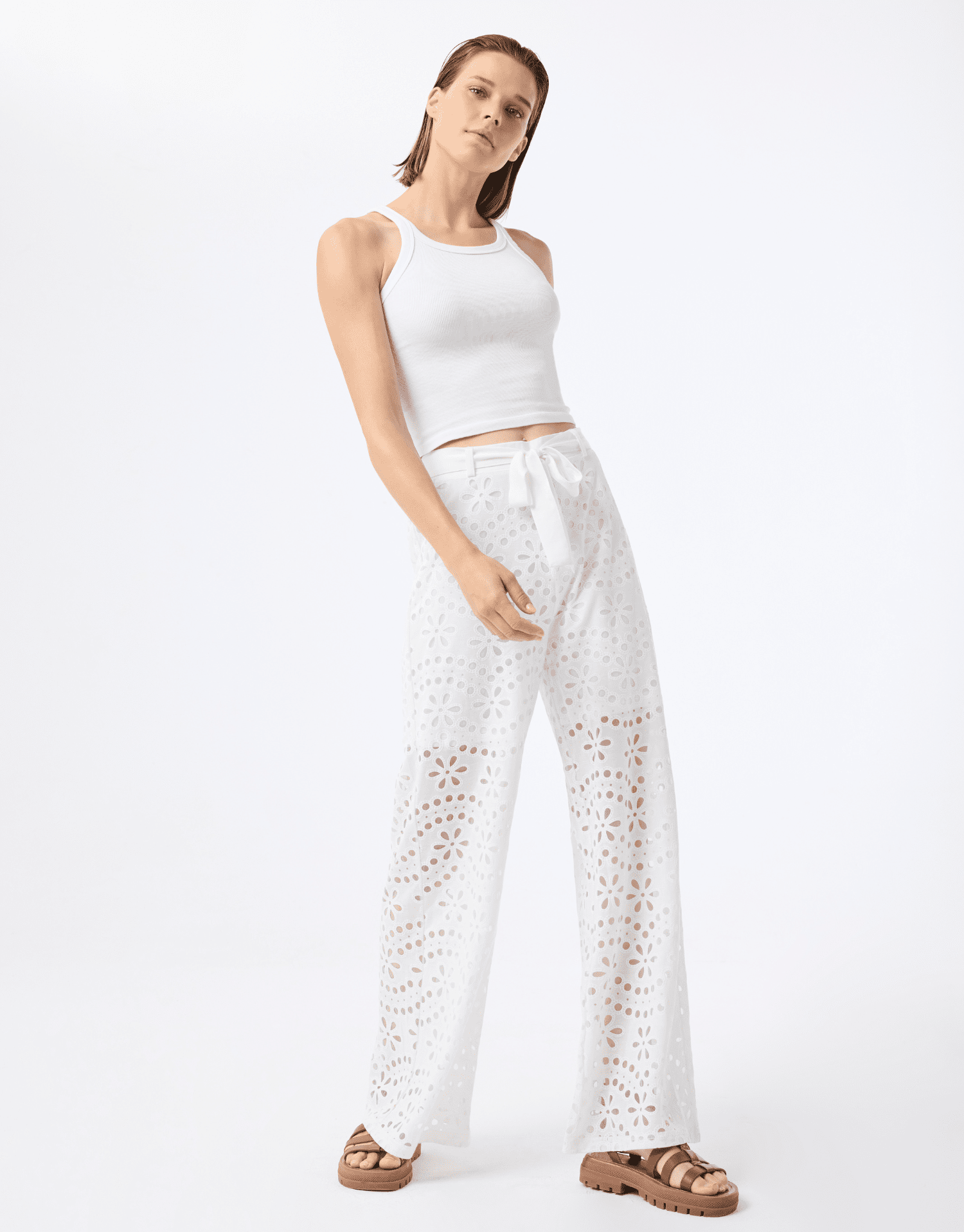 Pantalon en broderie