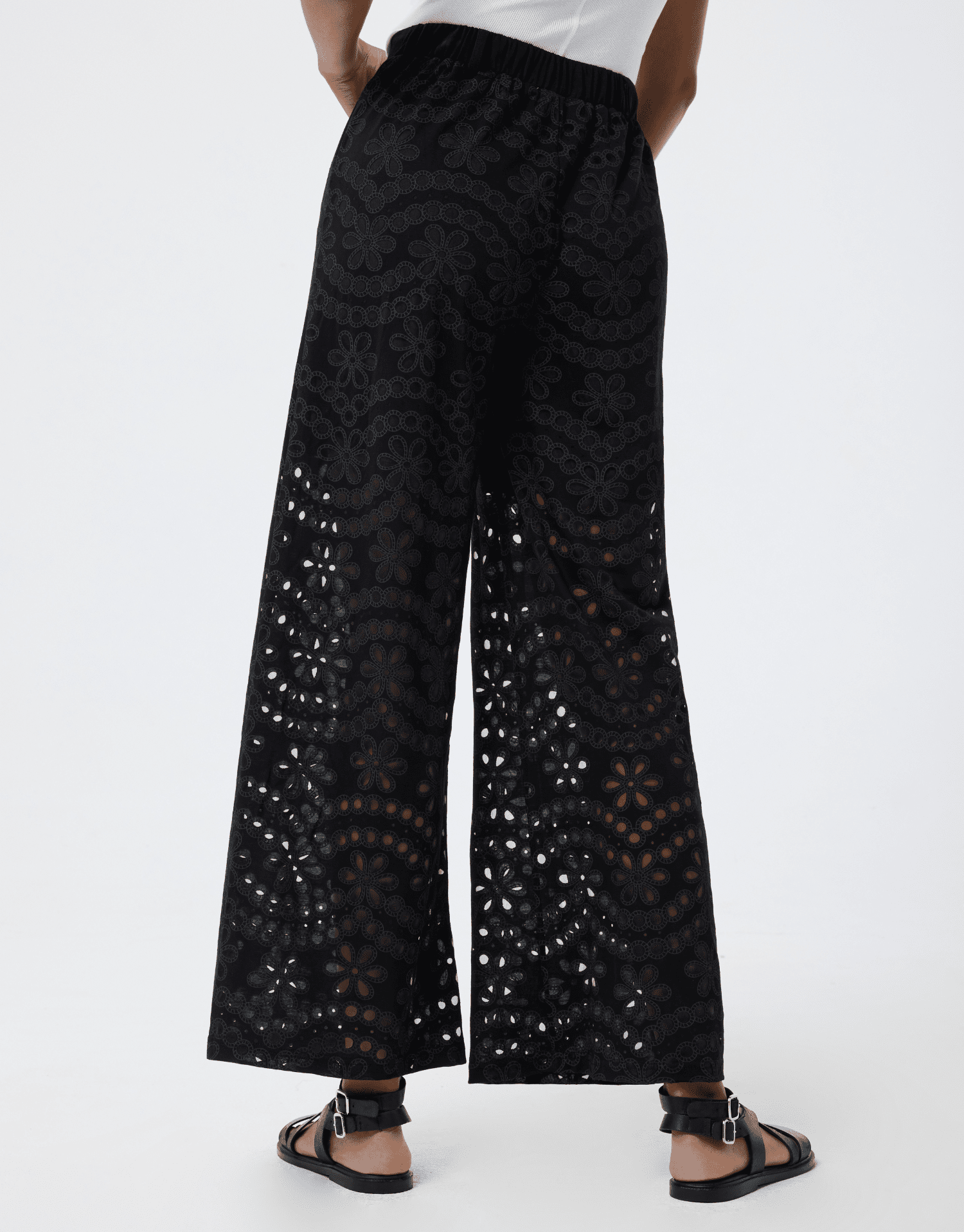 Pantalon en broderie