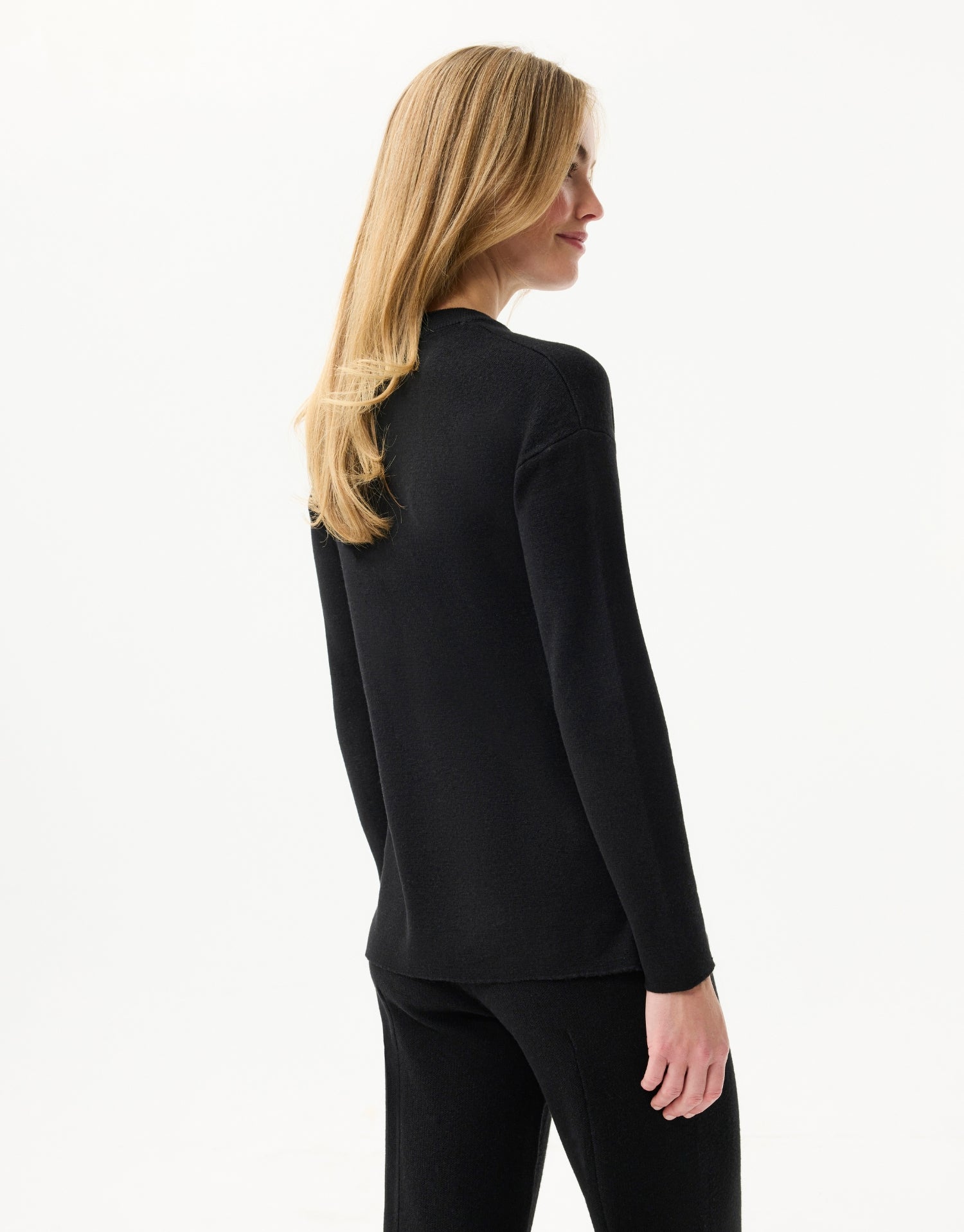 Pull col rond uni noir