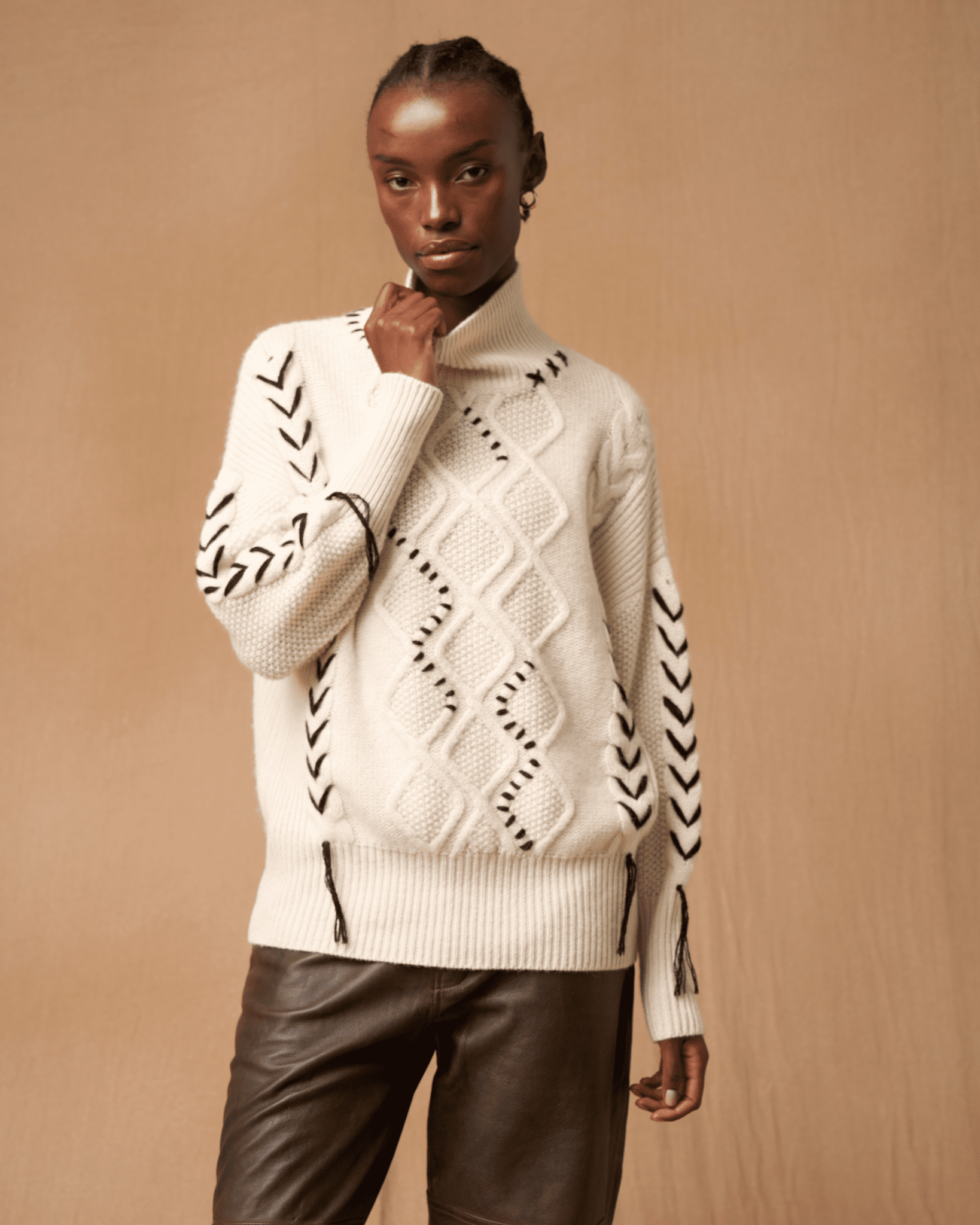 pull en cachemire écru col droit