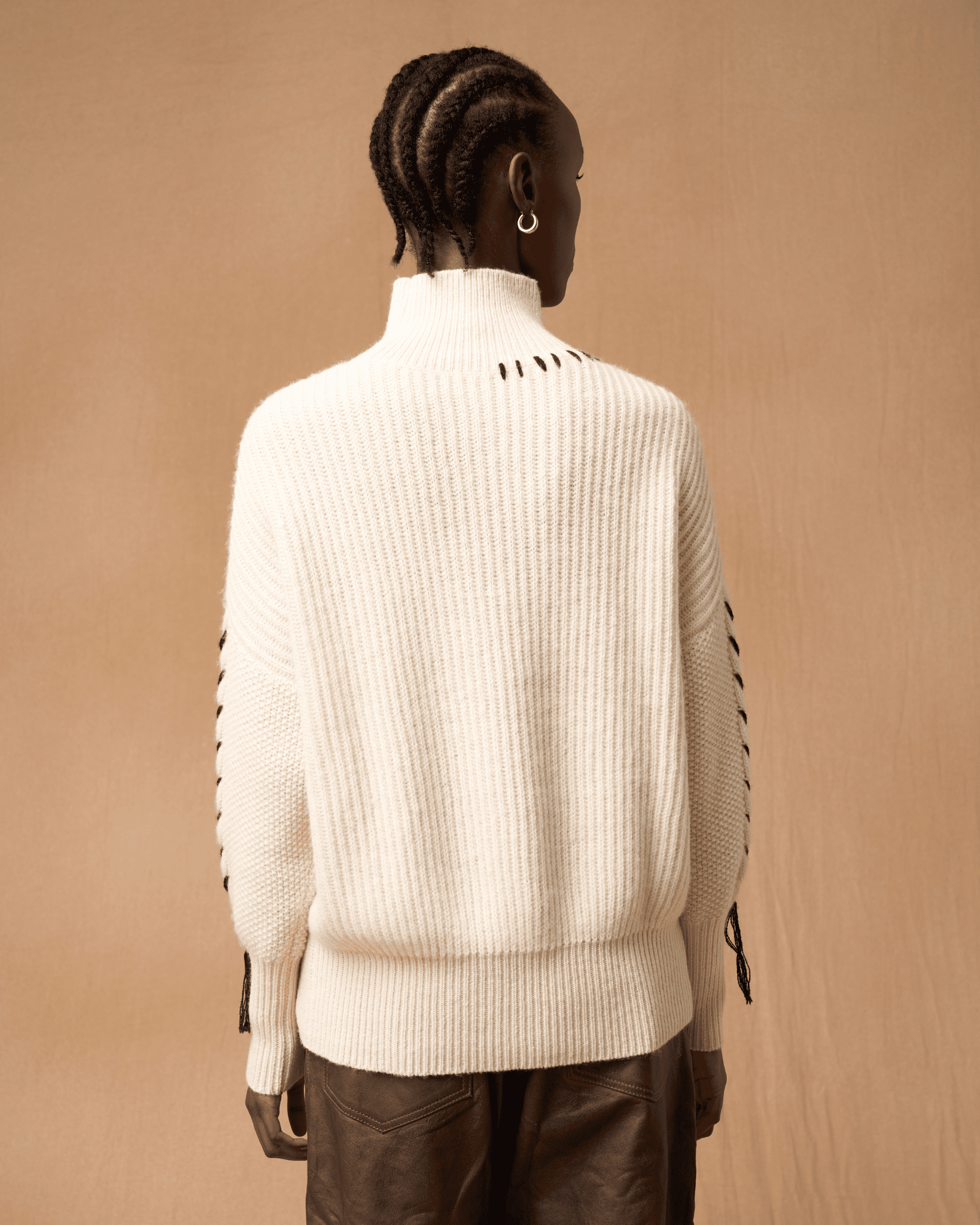 pull en cachemire écru col droit