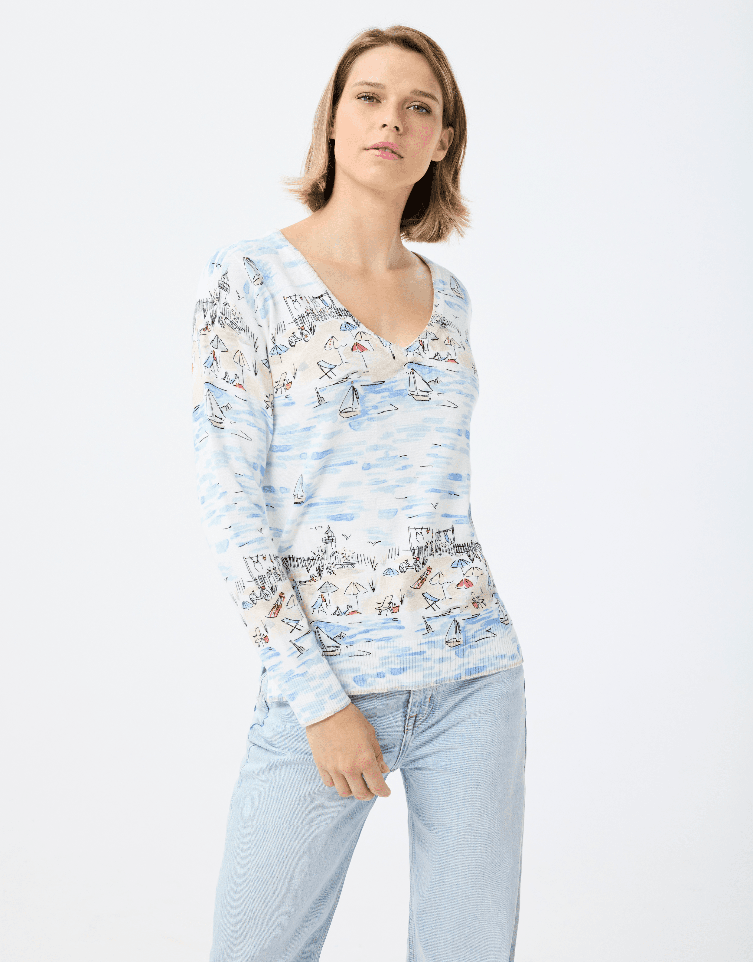 pull marine, col v avec motifs marins, design multicolore lumineux, léger et confortable, prêt à porter femme, mode femme