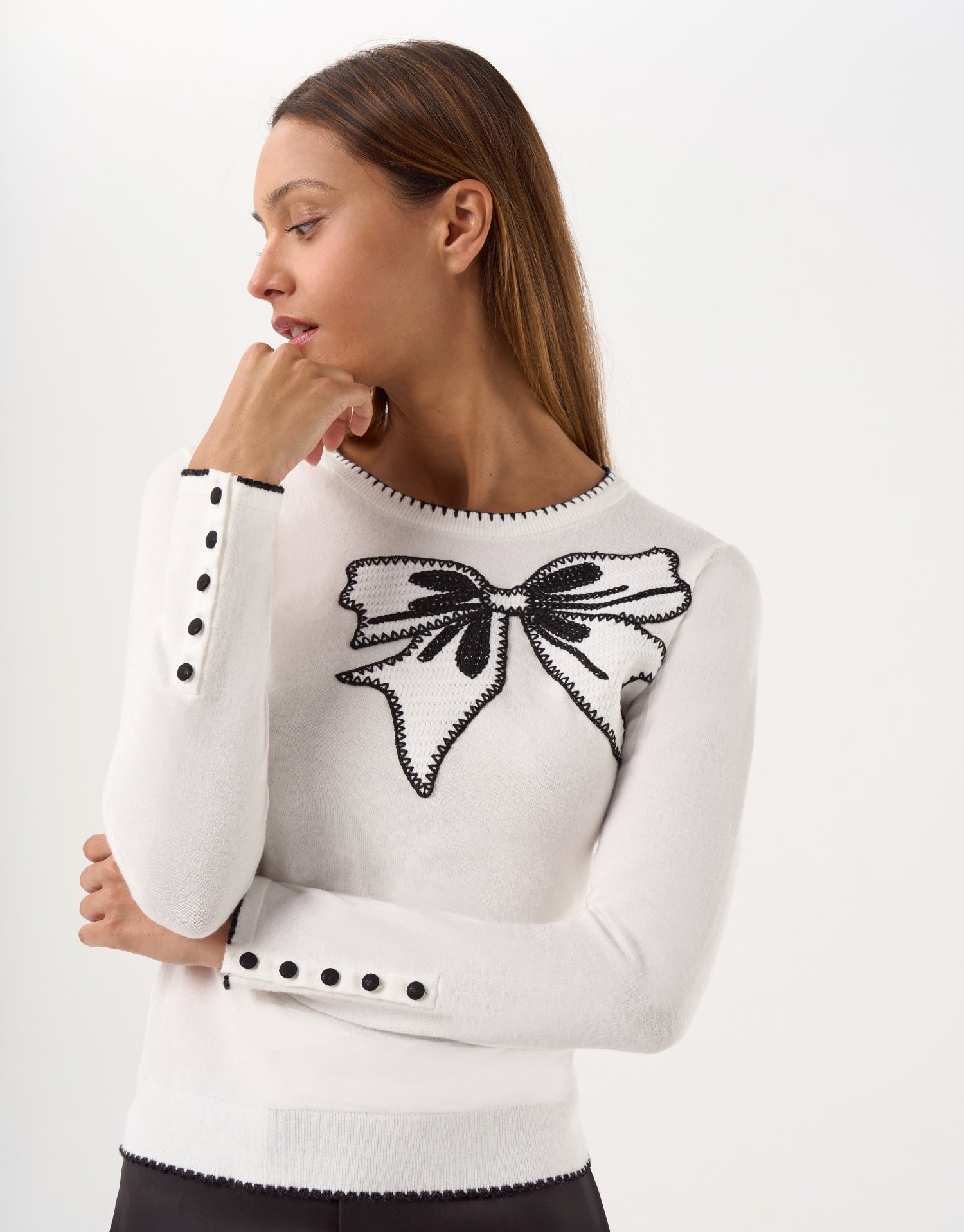 Pull nœud contrasté blanc