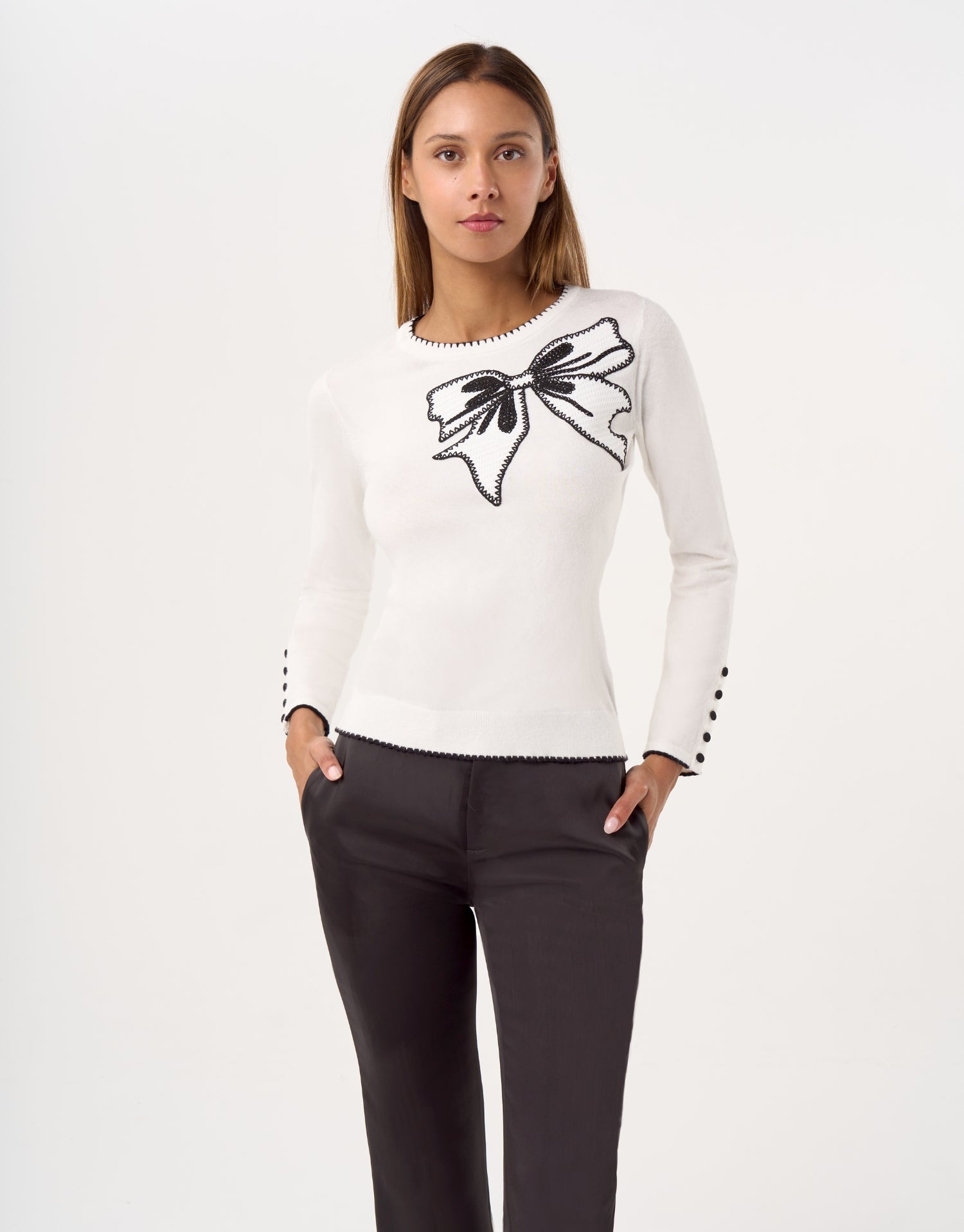 Pull nœud contrasté blanc