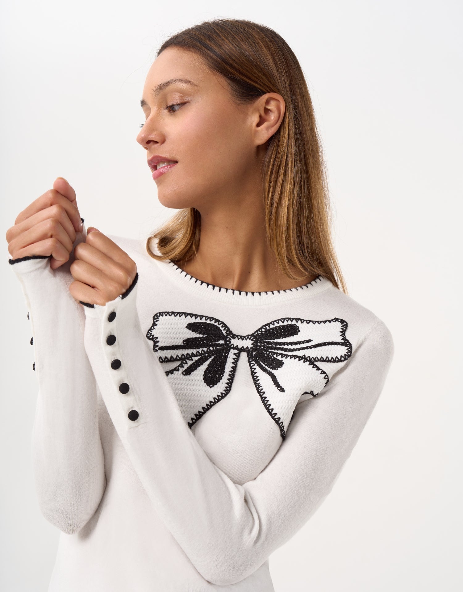 Pull nœud contrasté blanc