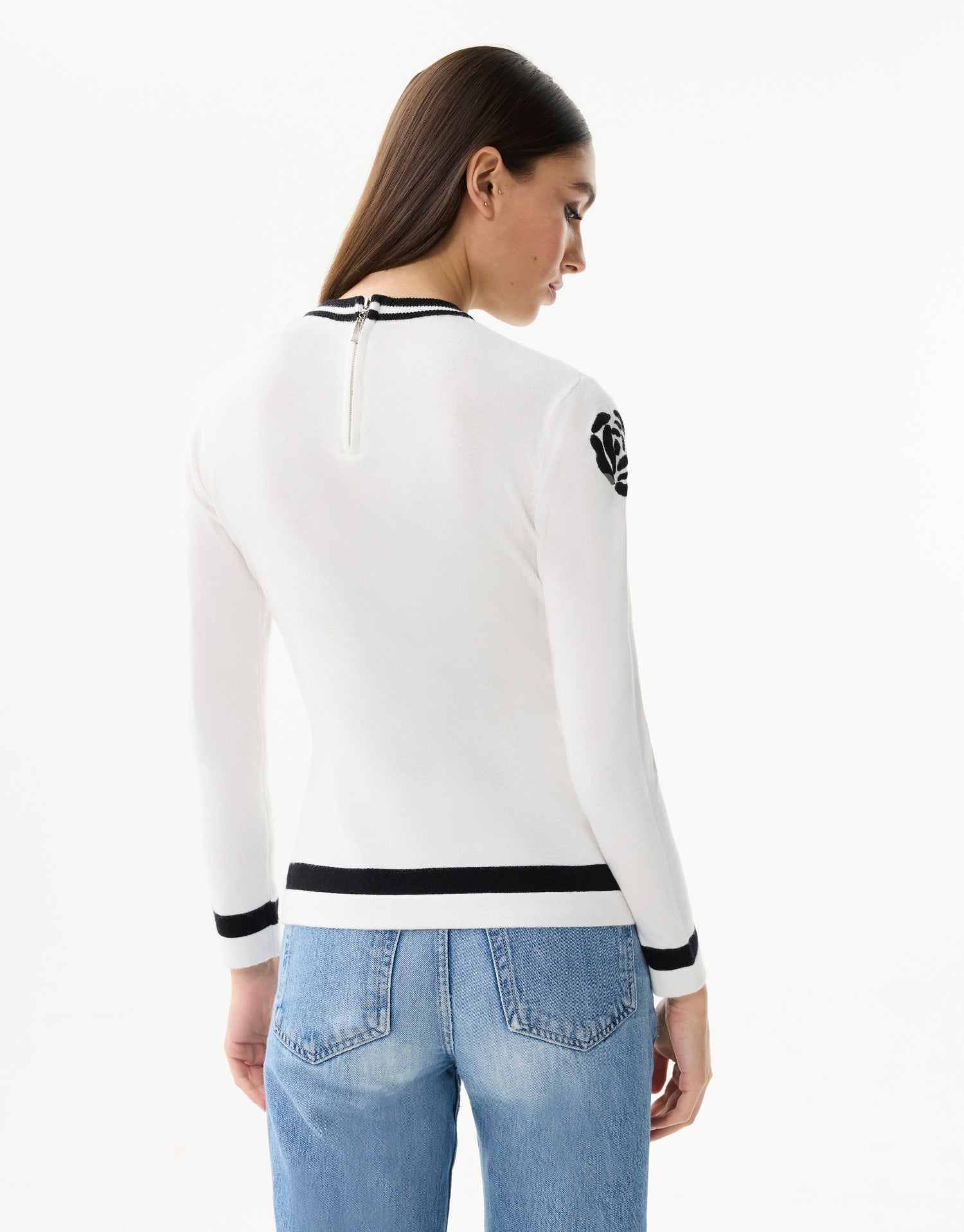 Pull à motif roses contrastées blanc