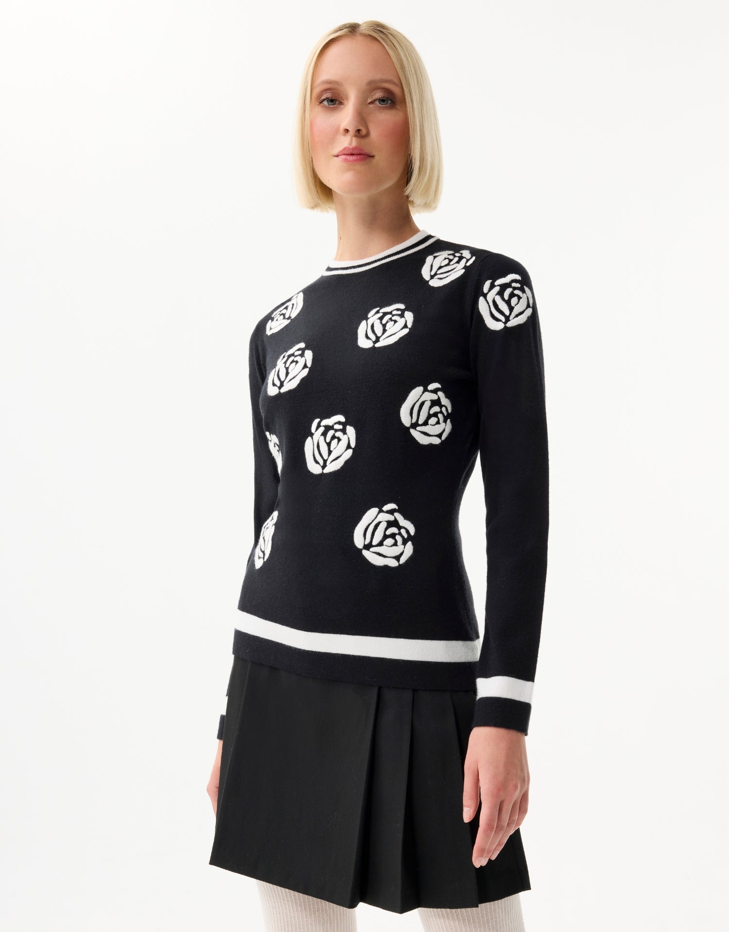 Pull à motif roses contrastées noir