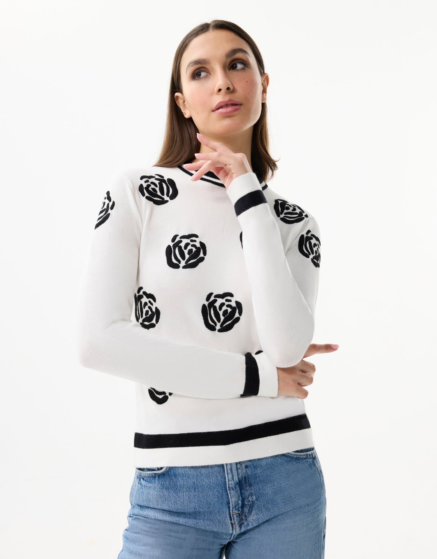 Pull à motif roses contrastées blanc