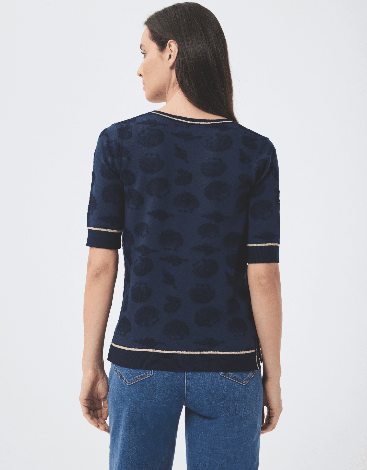 Pull avec boutons dorés