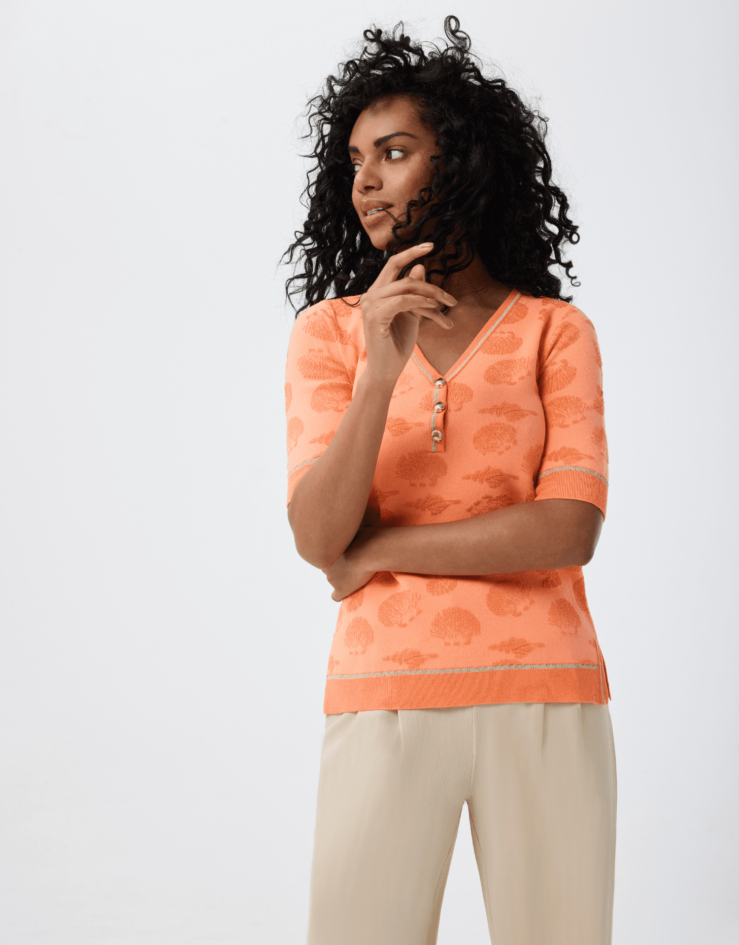 Pull avec boutons dorés