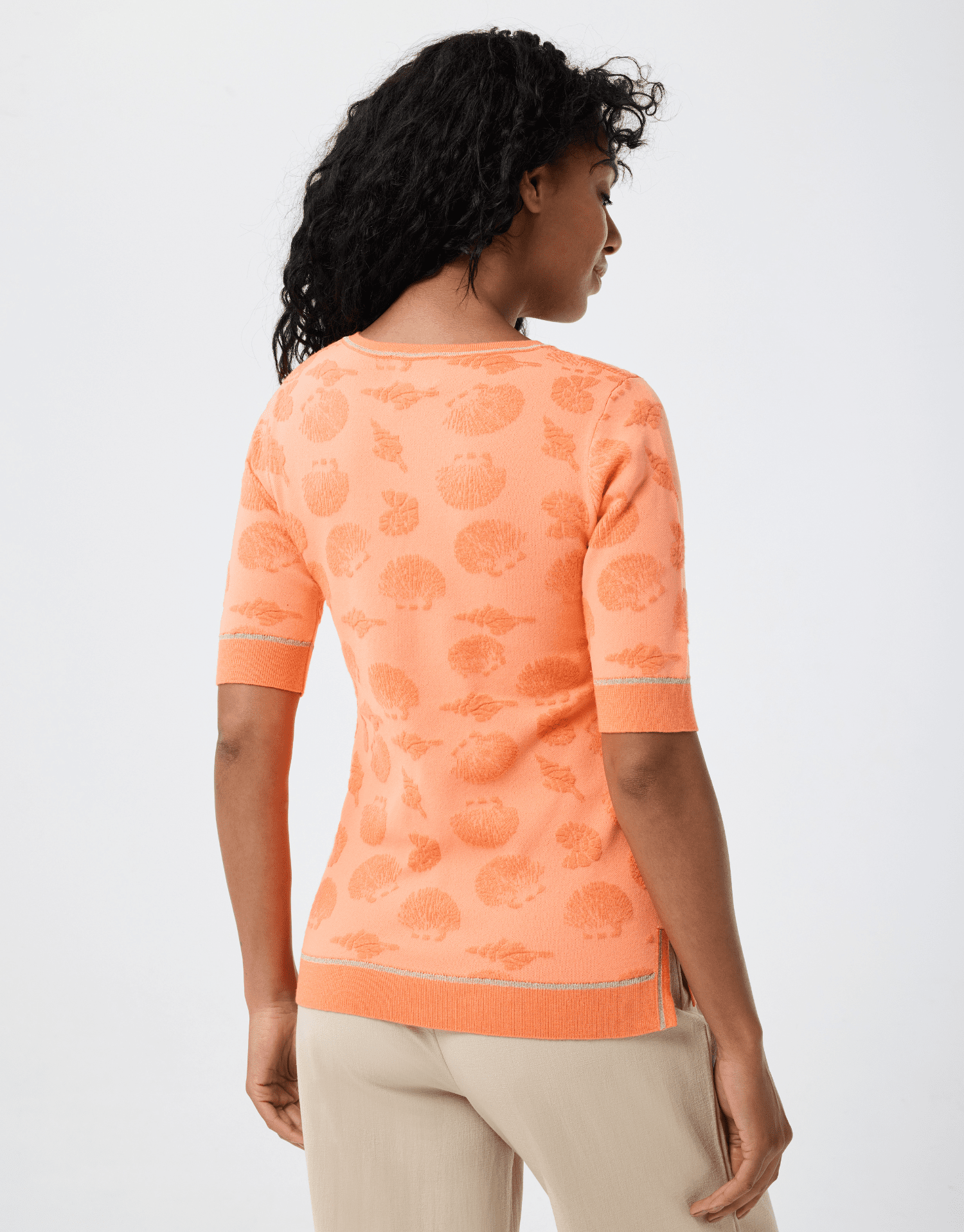 Pull avec boutons dorés