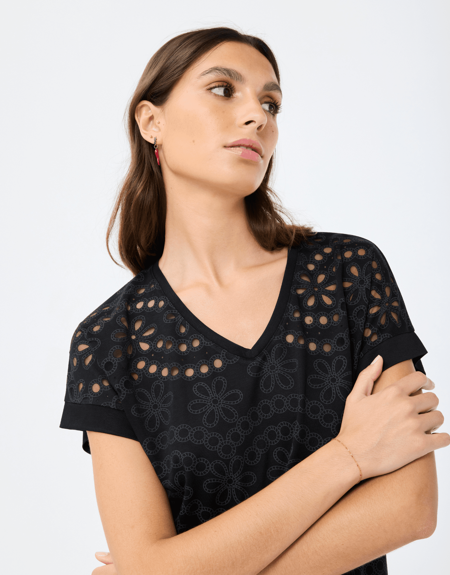 T-shirt avec broderies fleuries