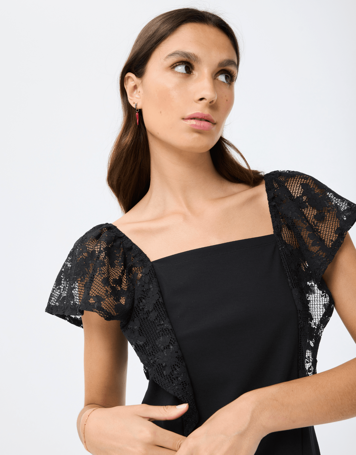 T-shirt en dentelle noir à volants