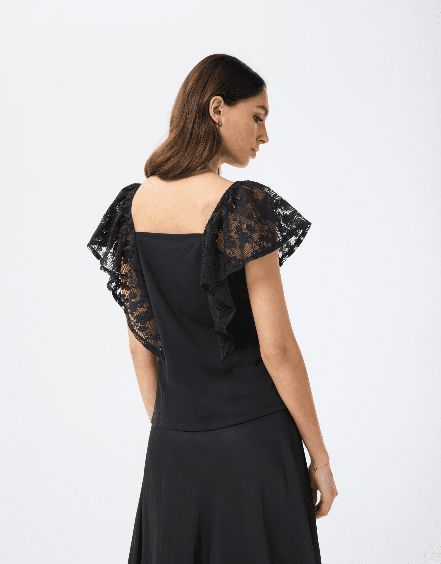 T-shirt en dentelle noir à volants