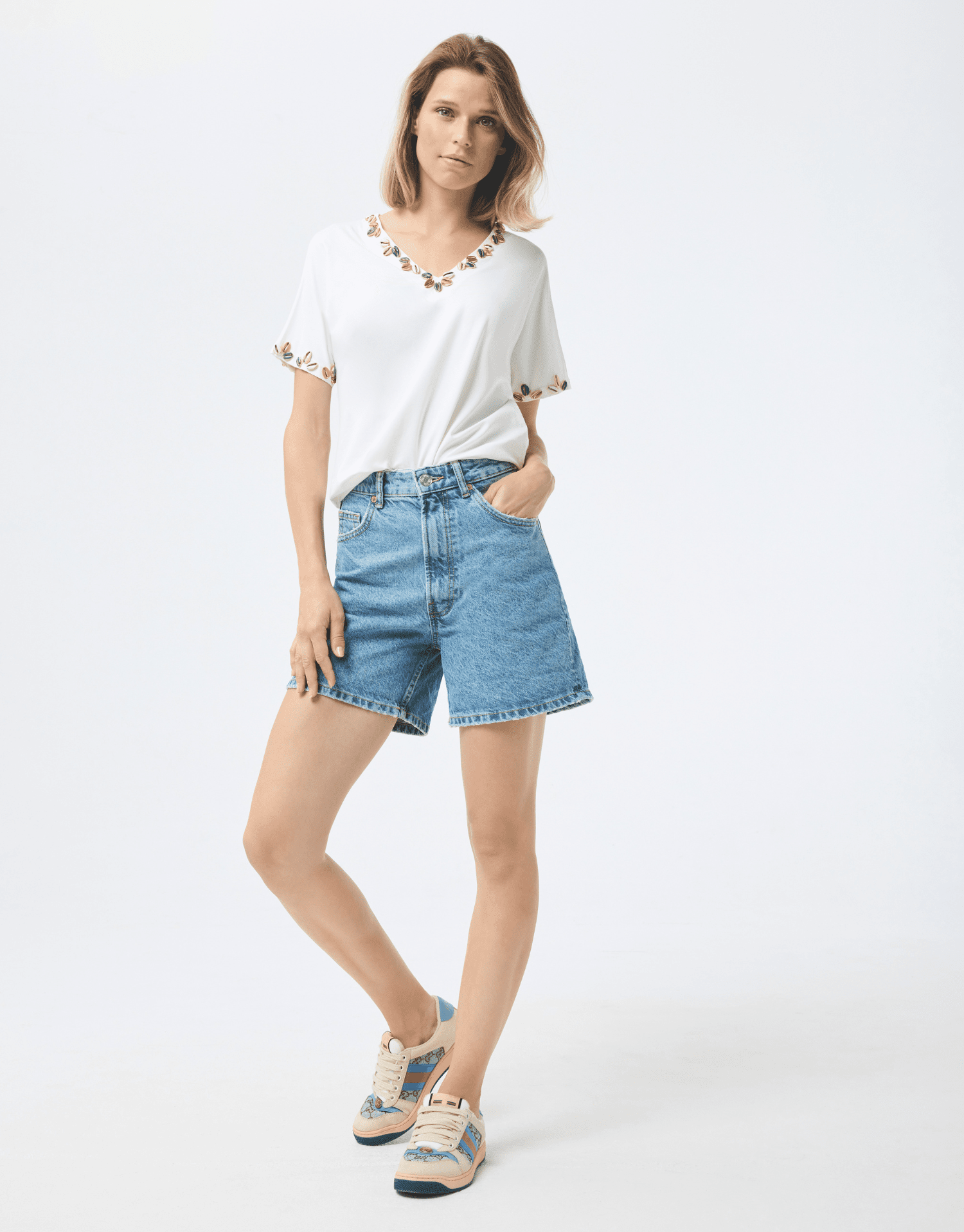 t-shirt détails perlés colorés