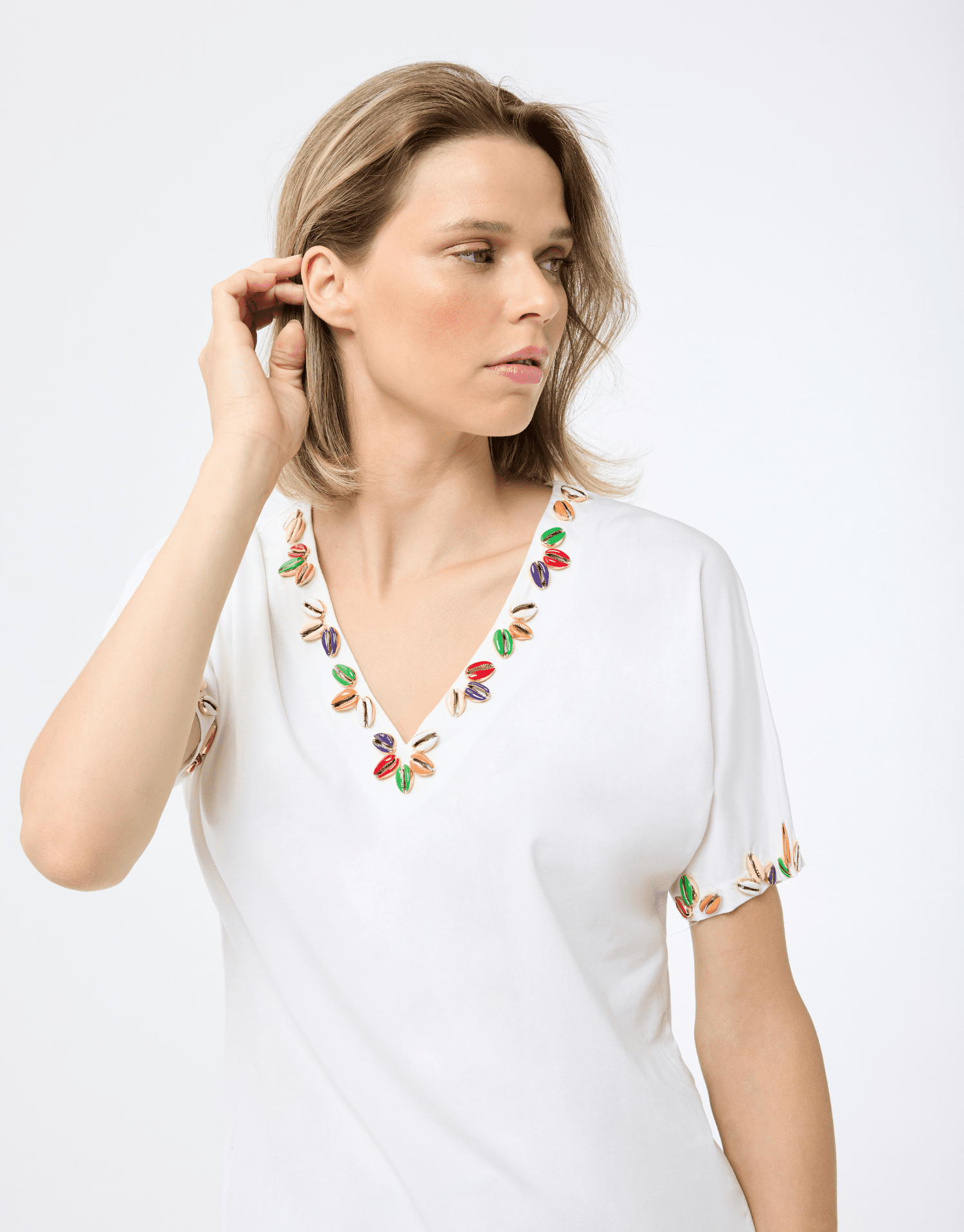 t-shirt détails perlés colorés