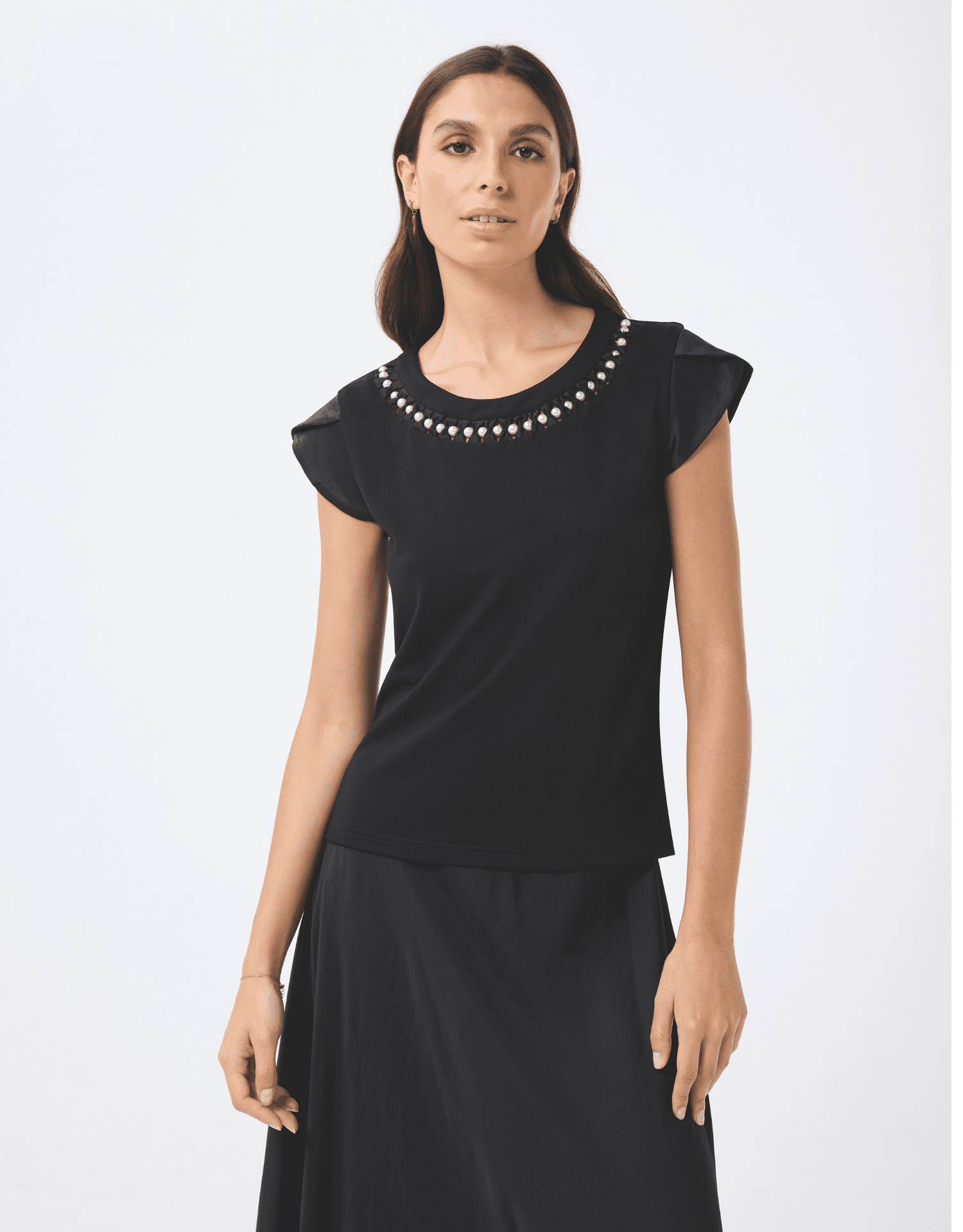 T-shirt aux épaulettes et col perlé