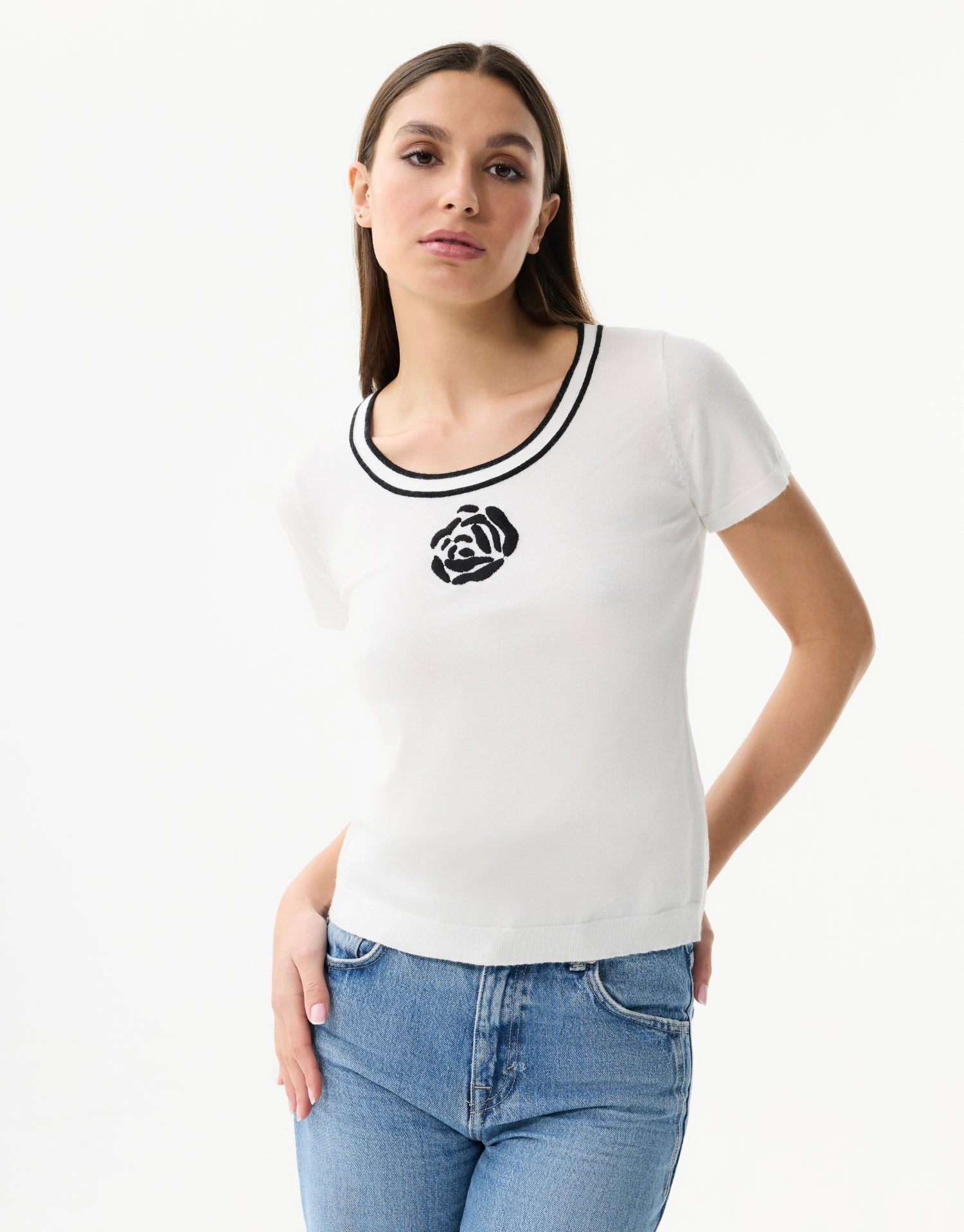 Twin-set noir à motifs roses ecru