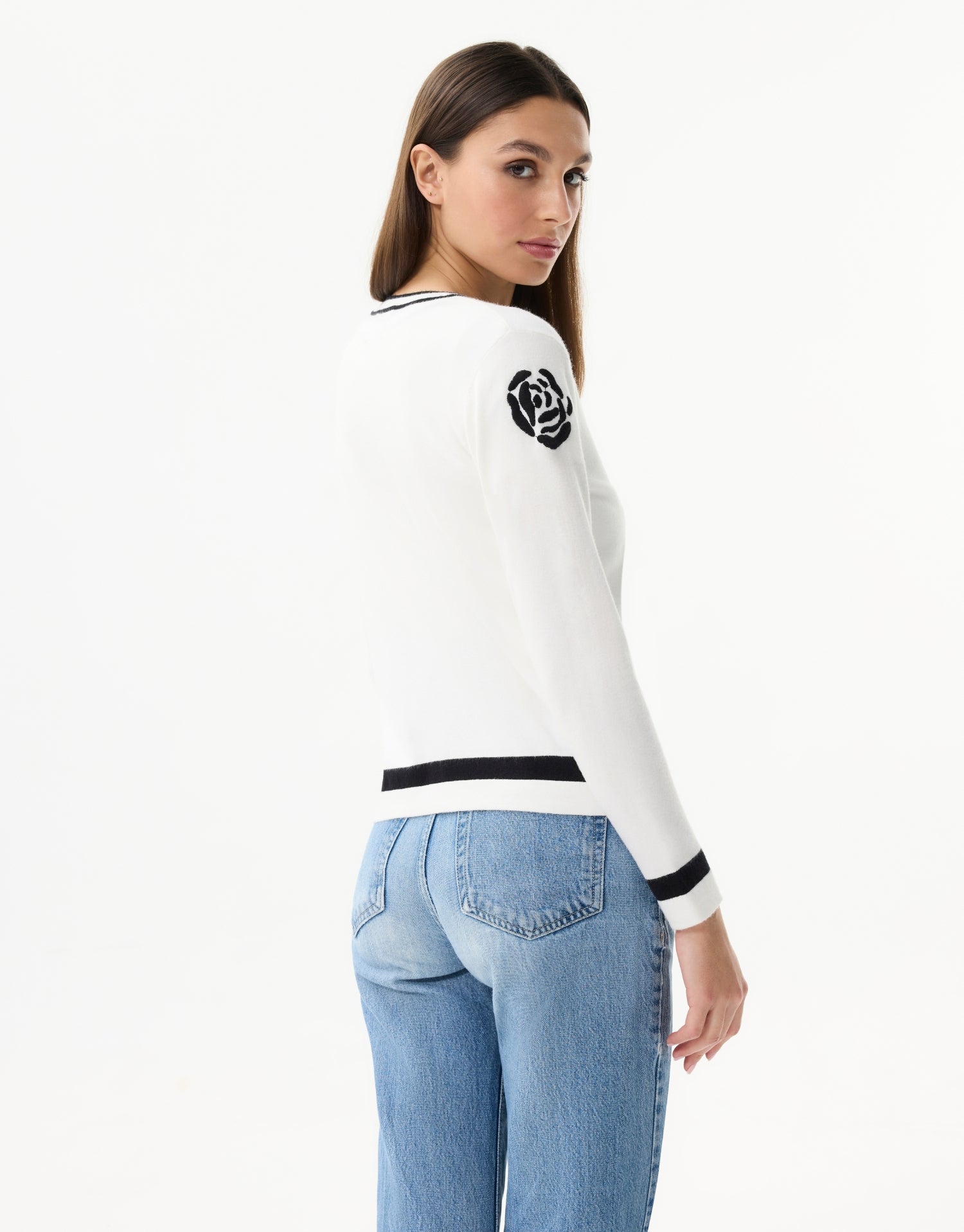 Twin-set noir à motifs roses ecru