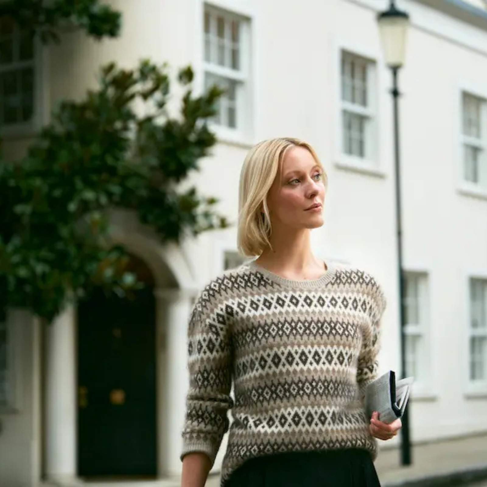 Quelle veste associer à un pantalon large pour une silhouette féminine et moderne ?