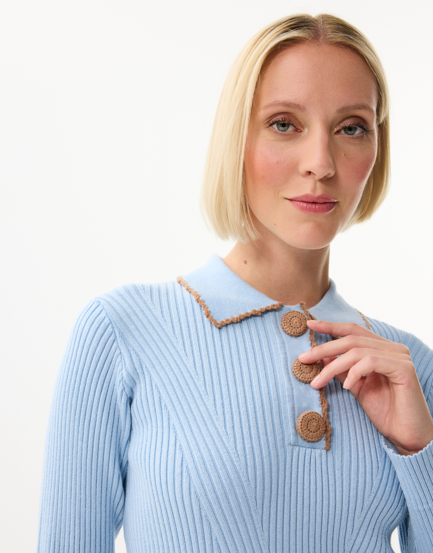 Women's polo collar buttoned sweater