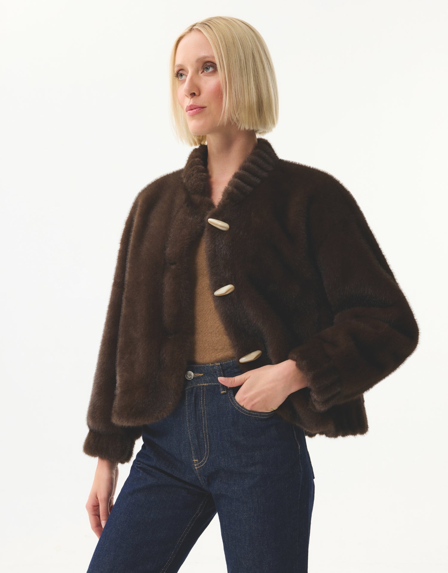 Veste courte en fausse fourrure marron
