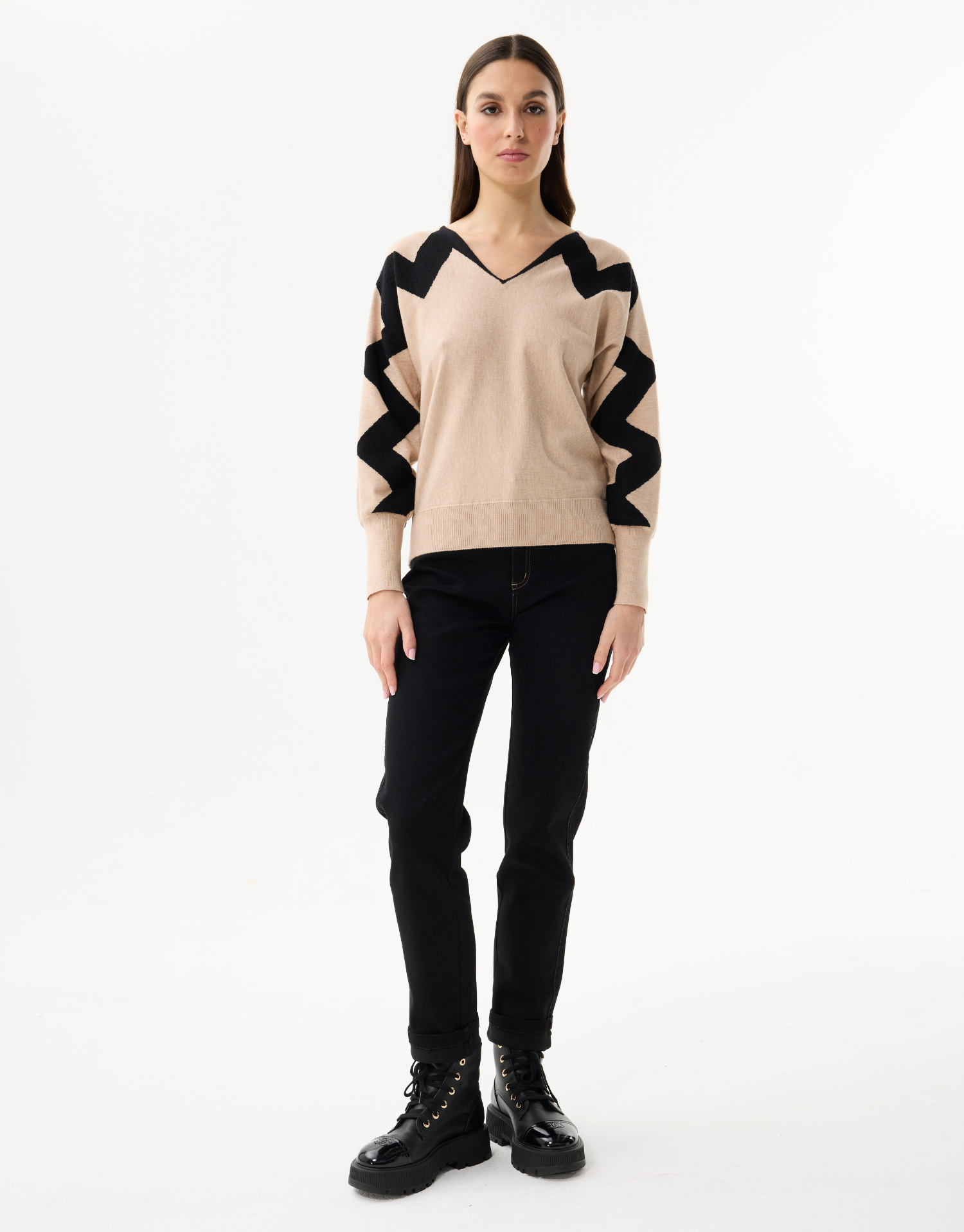 Women's V-neck top with contrasting sleeves