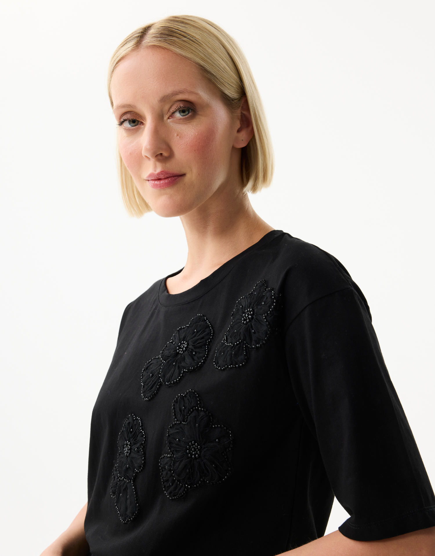 Women's T-shirt with embroidered flowers and beads
