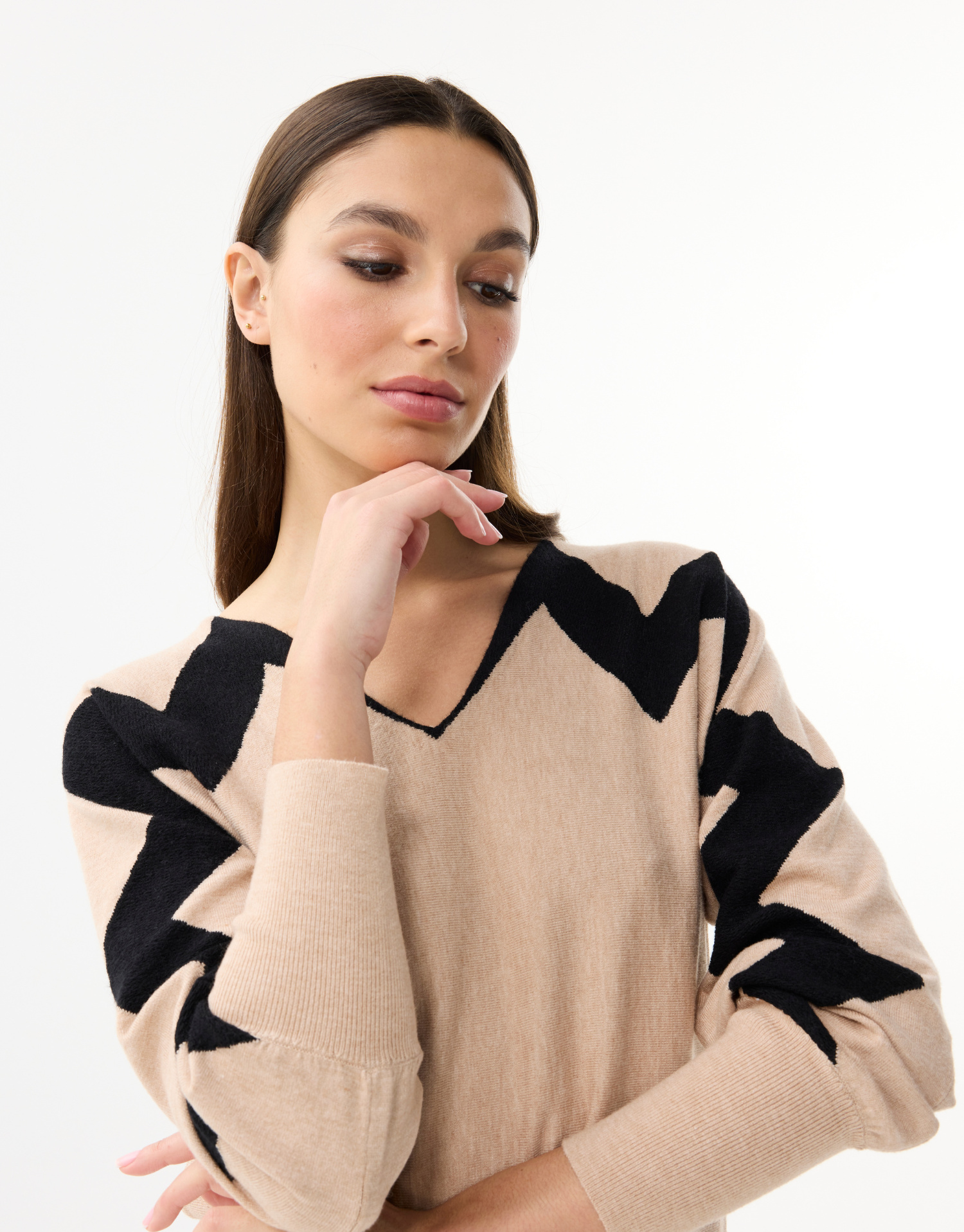 Women's V-neck top with contrasting sleeves