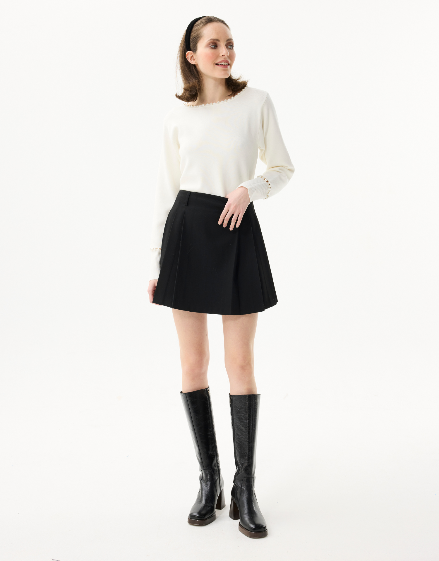 Women's knit sweater with pearl details