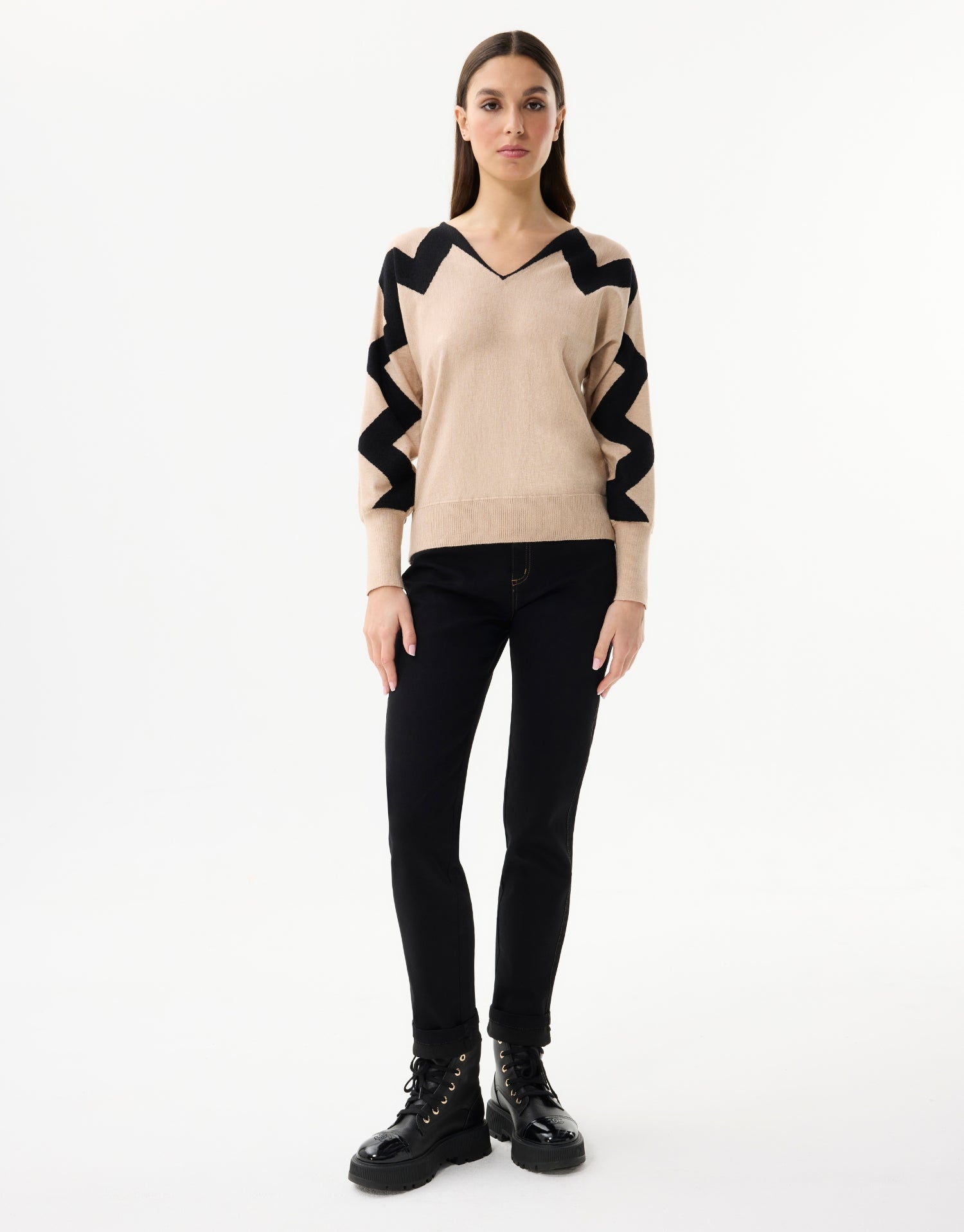 Women's V-neck top with contrasting sleeves