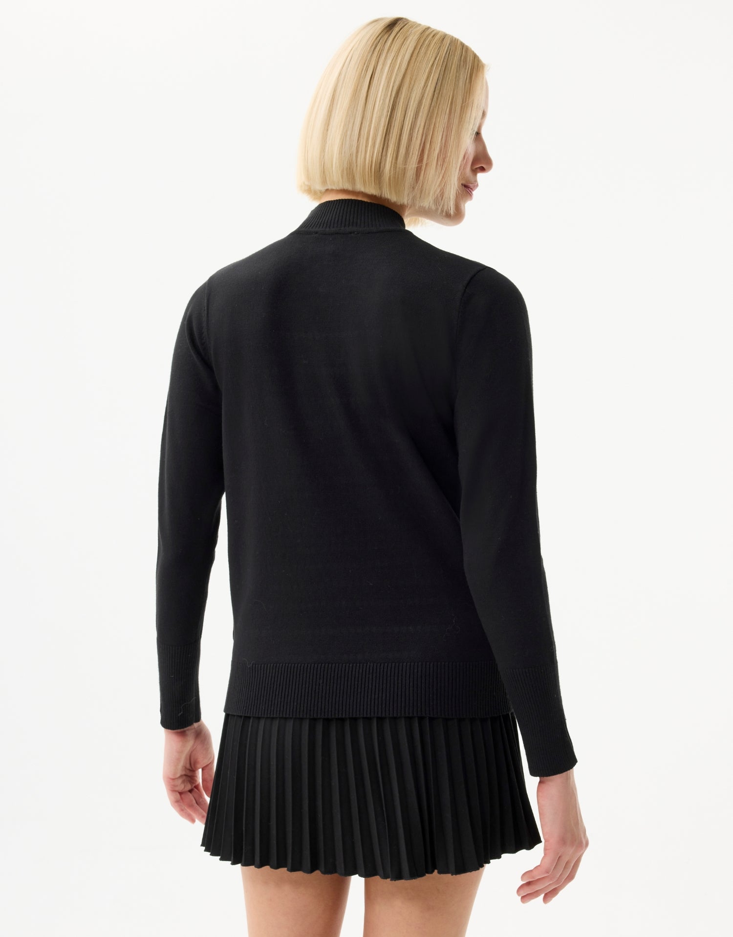 Pull noir à œillets