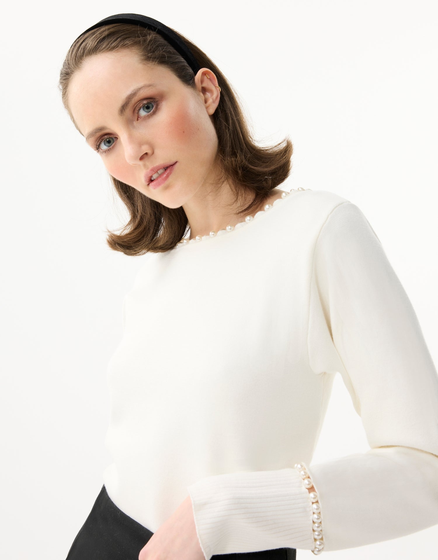 Women's knit sweater with pearl details